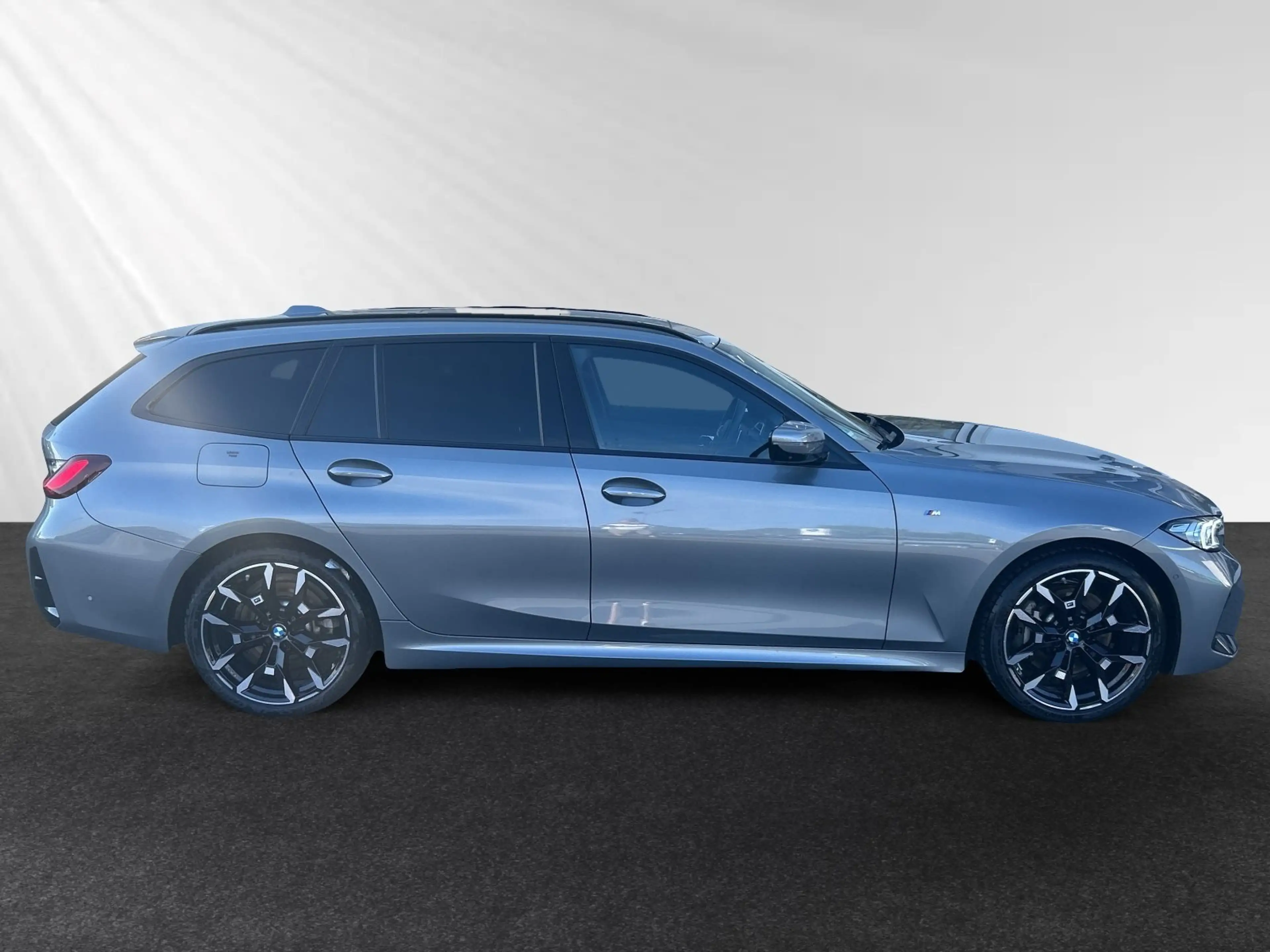 BMW 330 i xDrive Touring M Sport|AHK|Panorama|19"LMR — photo 2