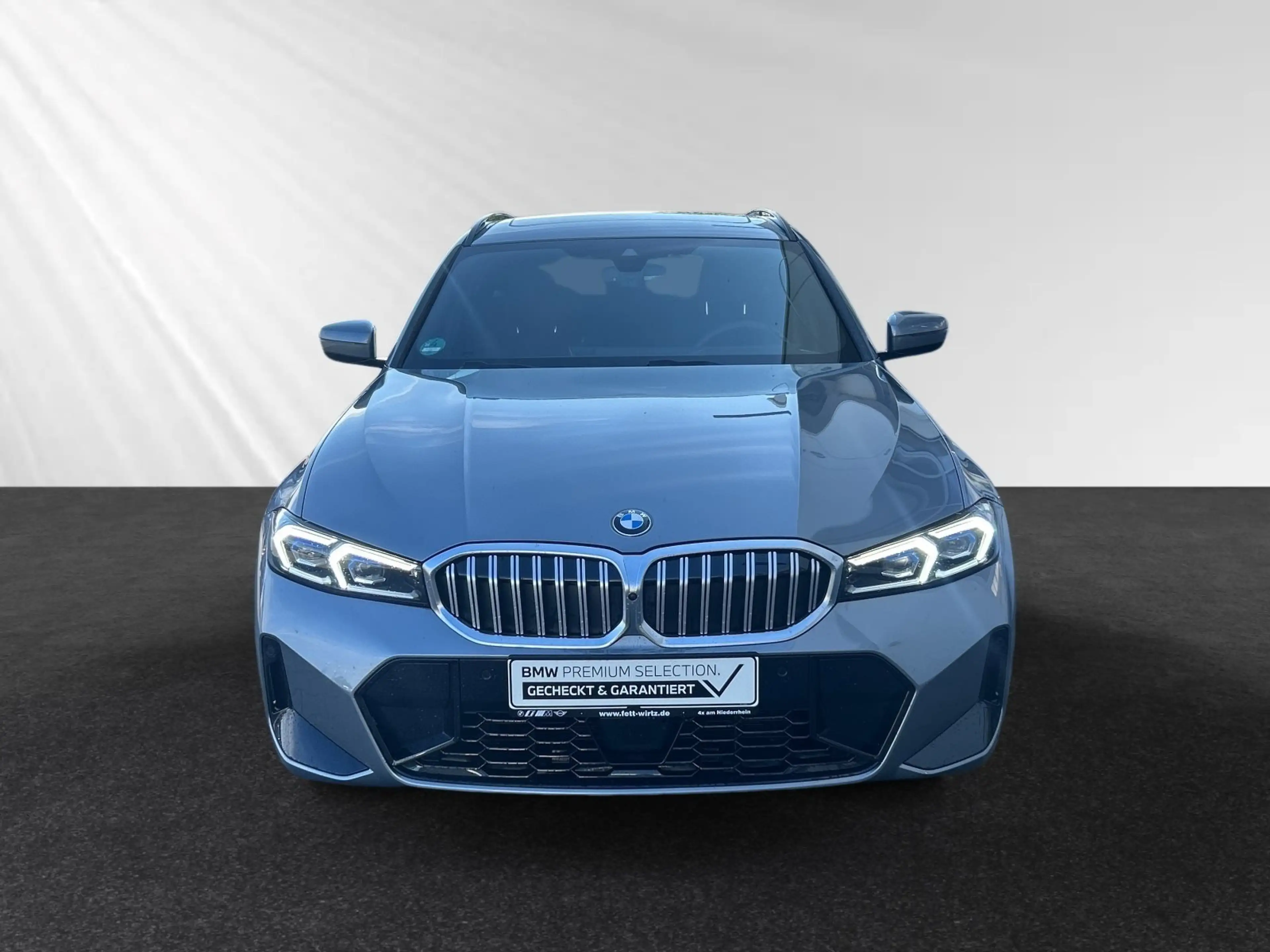 BMW 330 i xDrive Touring M Sport|AHK|Panorama|19"LMR — photo 5