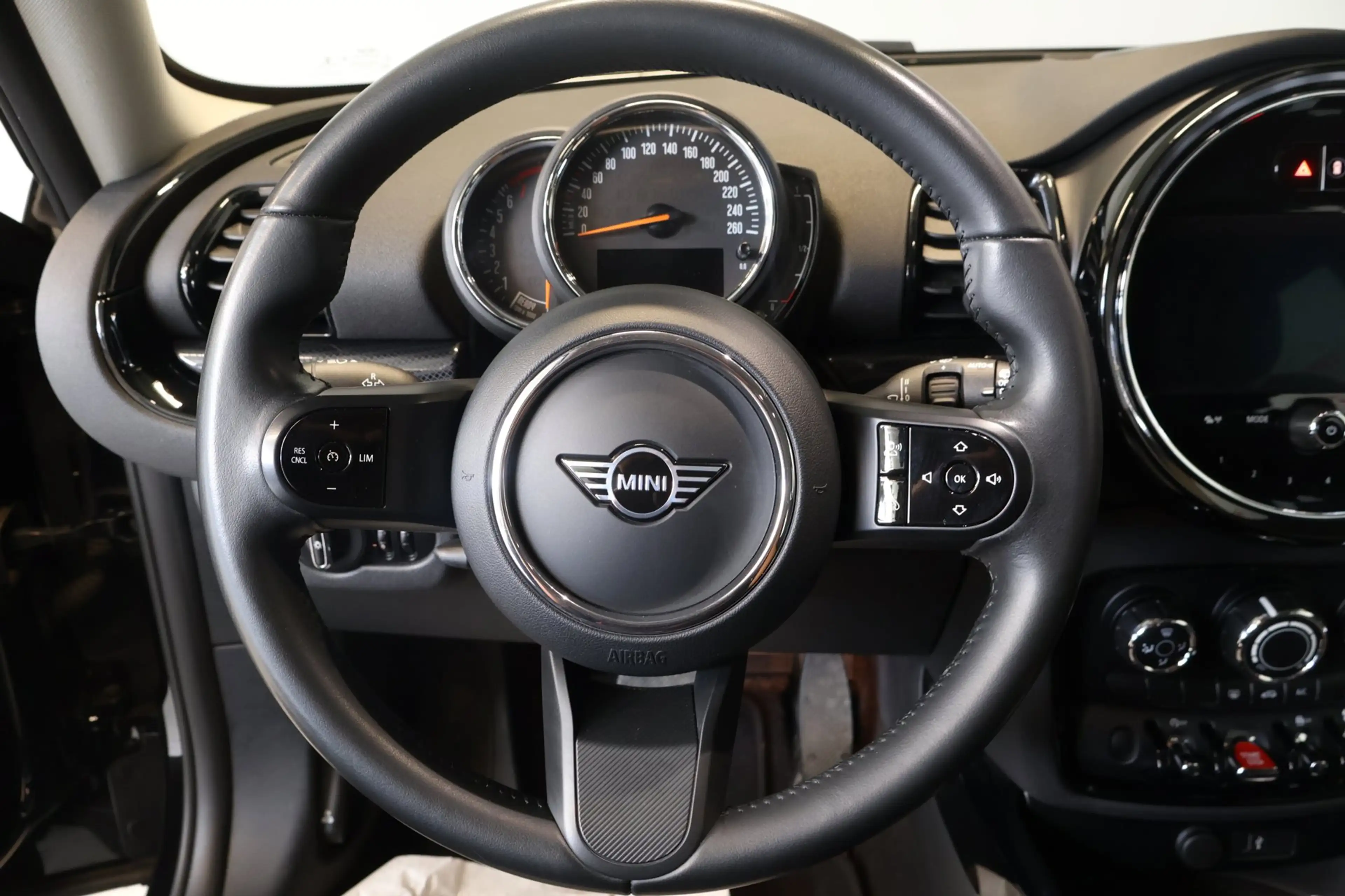 MINI One Clubman 1.5 Business Edition NL auto, LED, union jack, all — photo 10