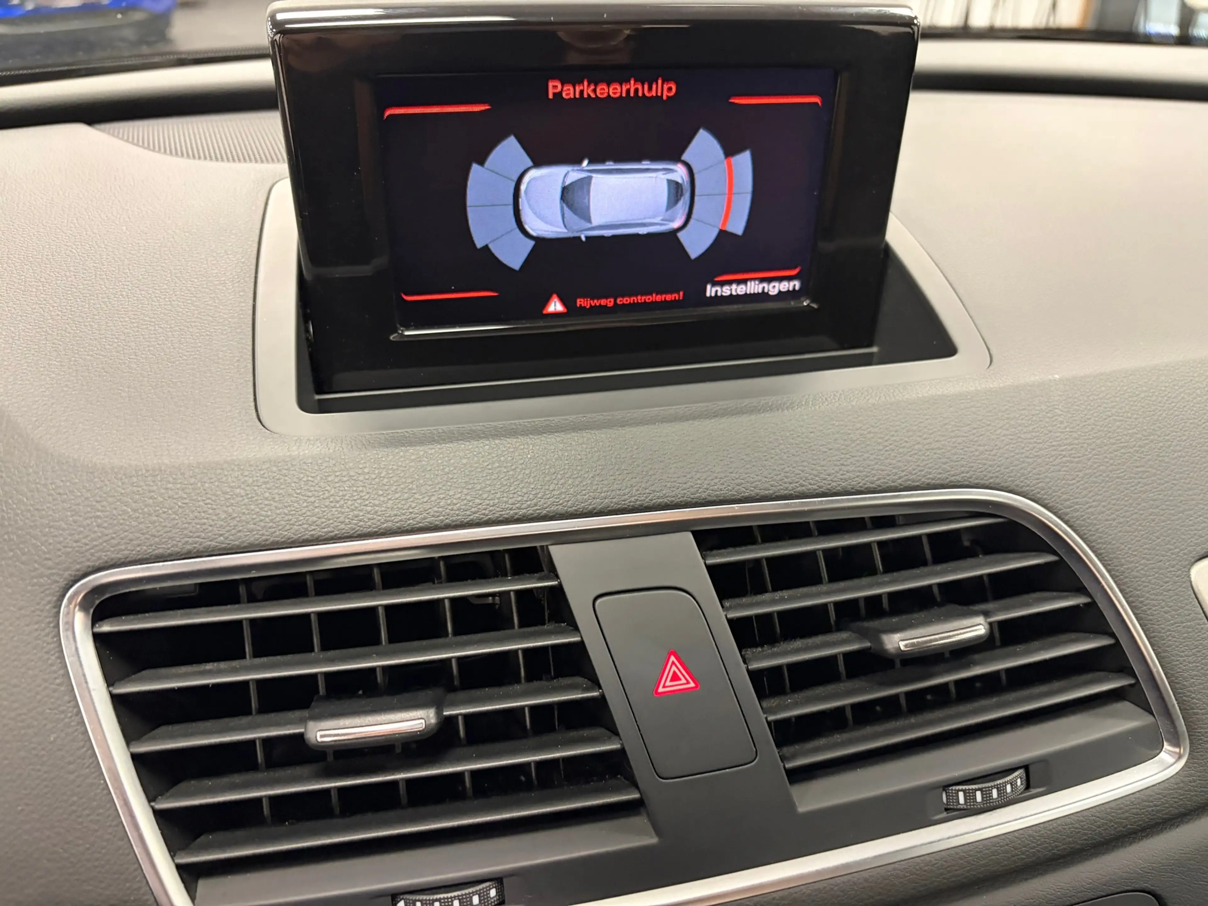 Audi Q3 2.0 TFSI quattro Pro Line*NAP*Cruise-Control*Navi* — photo 26