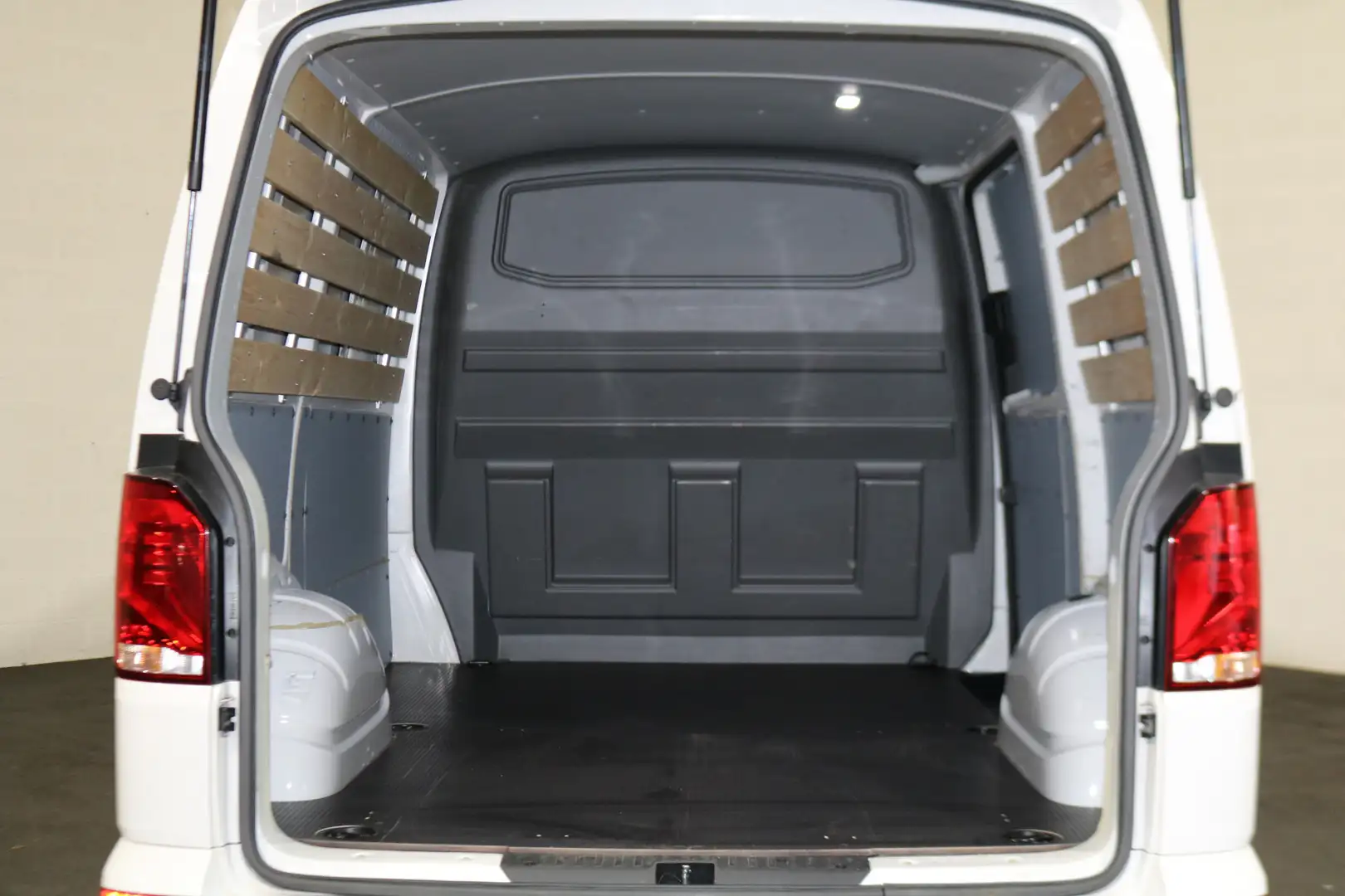 Volkswagen T6.1 Transporter 2.0 TDI 150pk Automaat Airco Navigatie Achterklep Blanc - 2