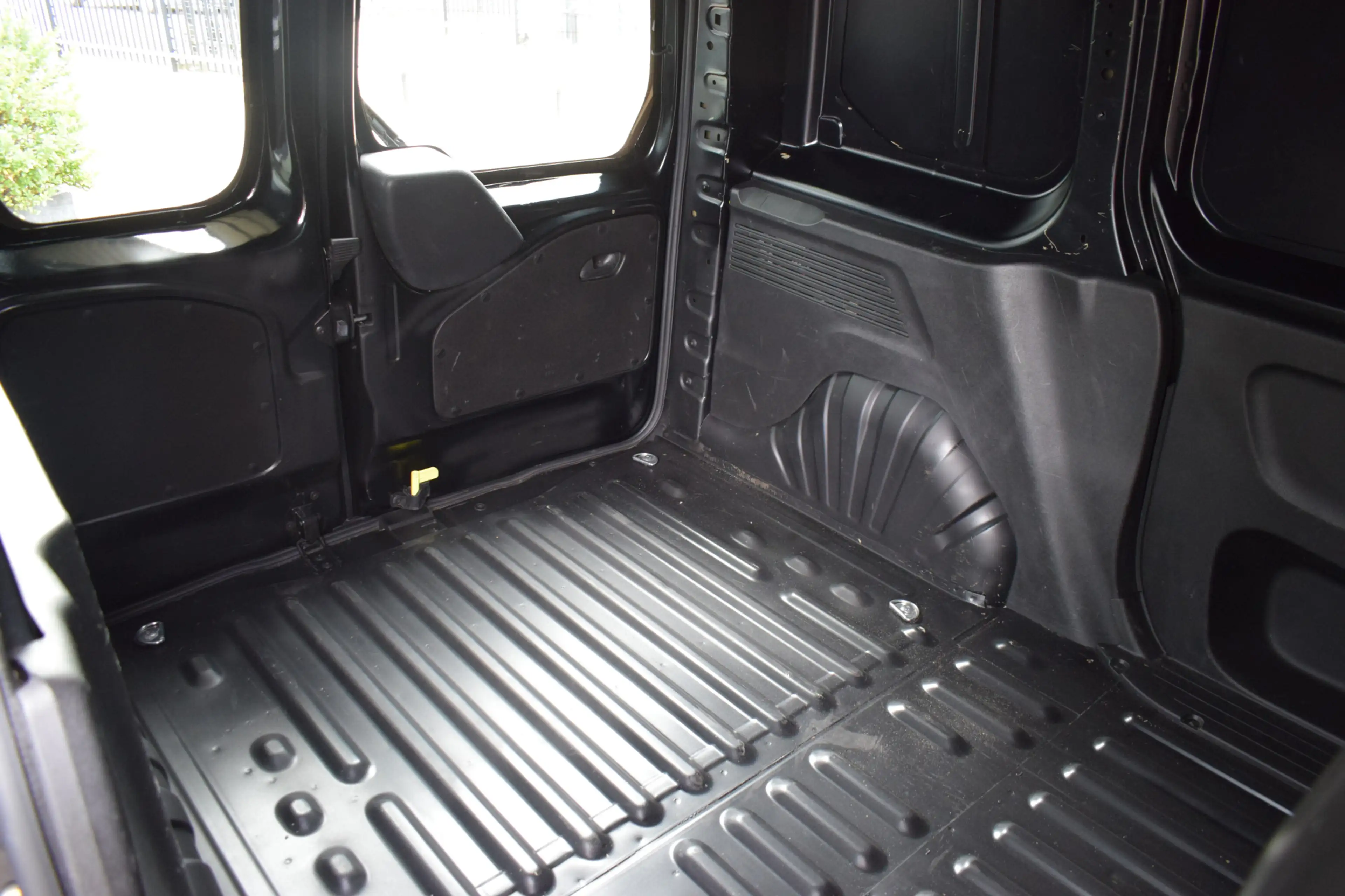 Peugeot Partner e-Partner 136 50 kWh | Snelladen | SOH 98% Airco | — photo 9