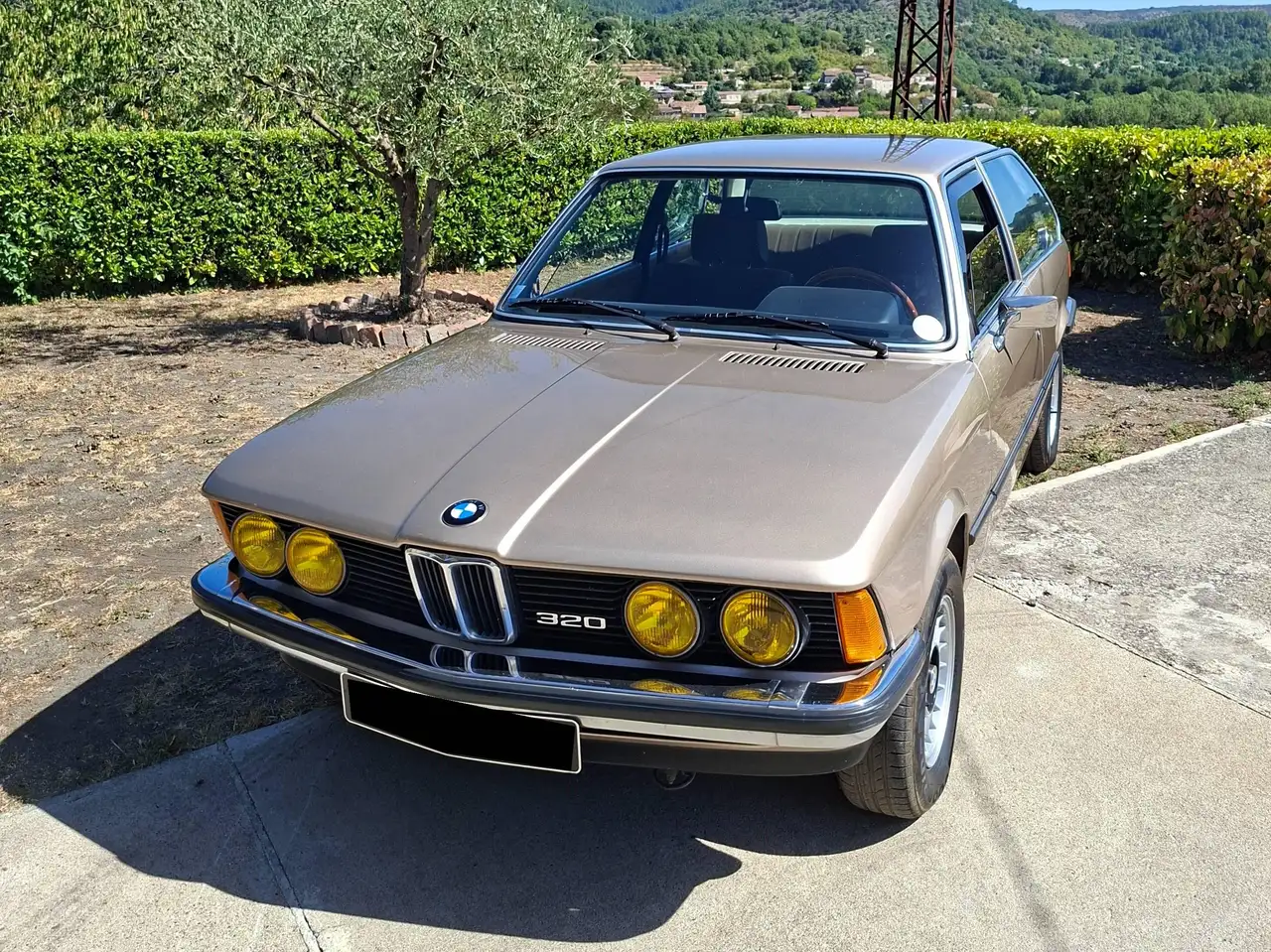BMW 320i, foto 2