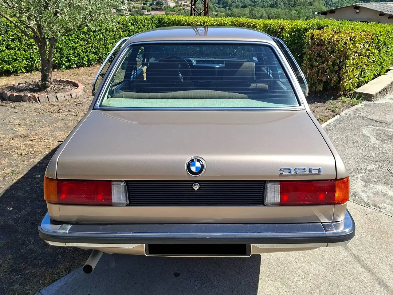 BMW 320i, foto 7