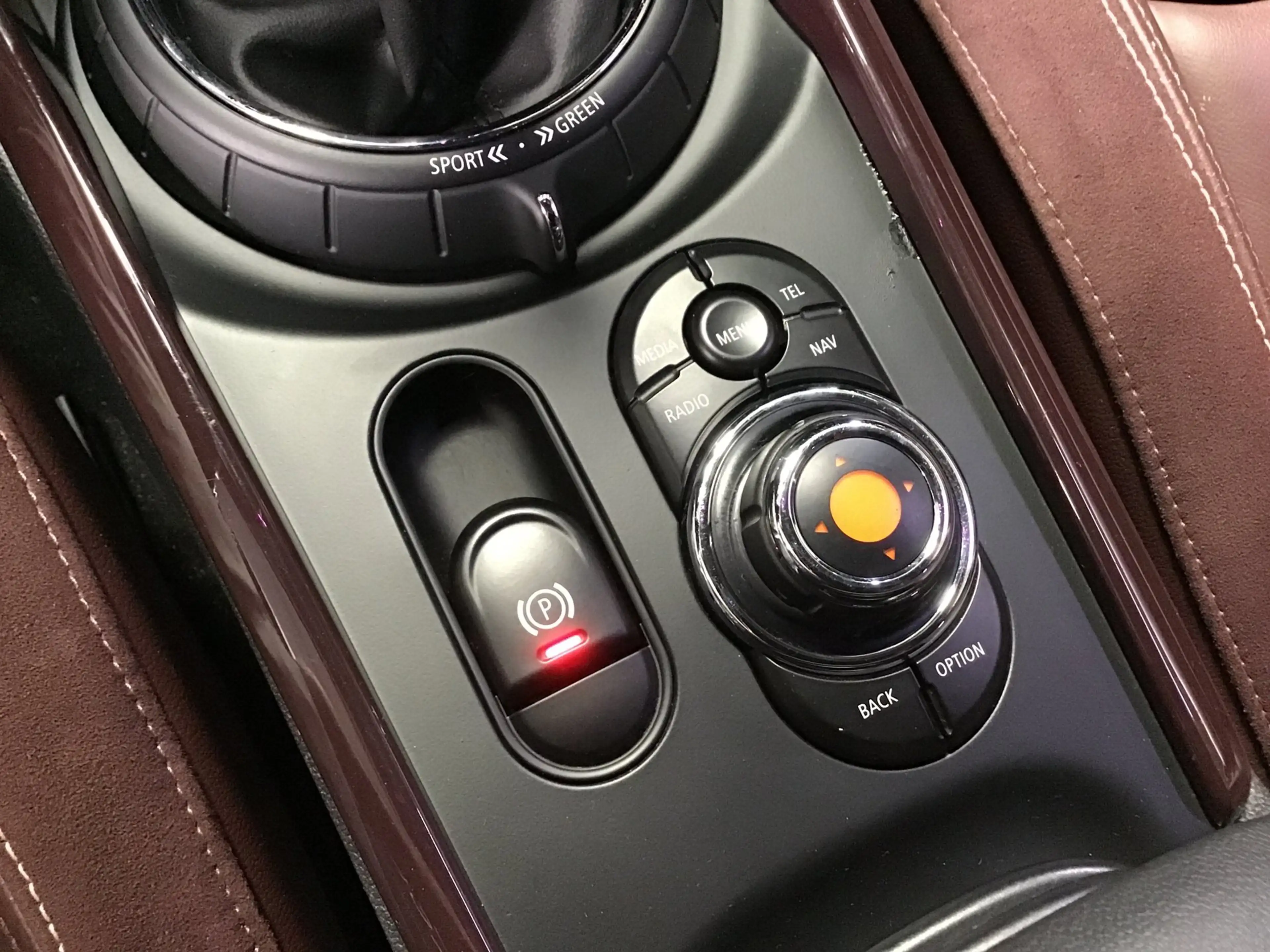 MINI Cooper Clubman 1.5 Chili Serious Business I New Apk + Banden + Be — photo 38