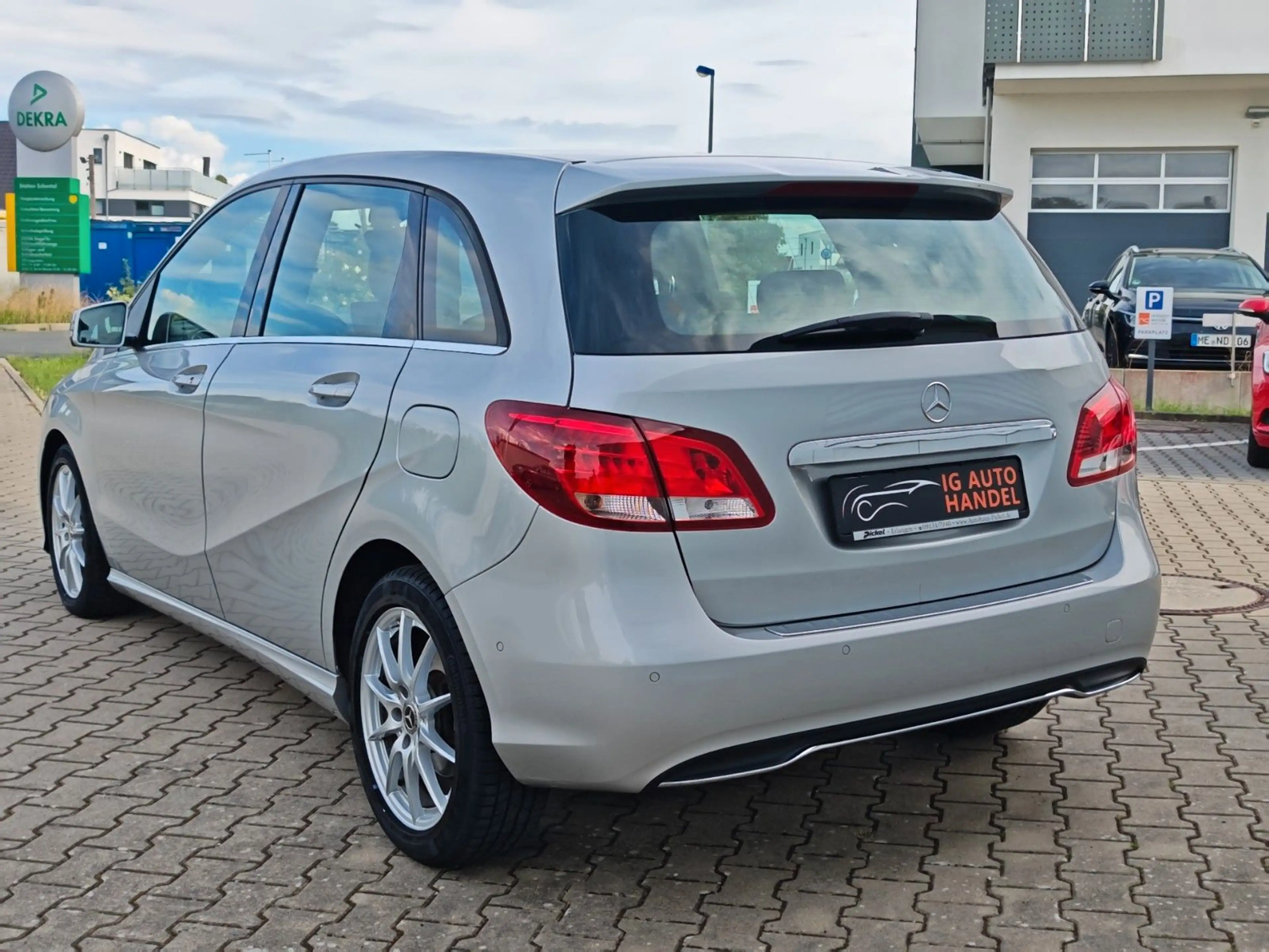 Mercedes-Benz B 180 Navi Sitzheizung 8 Fachbereift Tüv Neu — photo 3