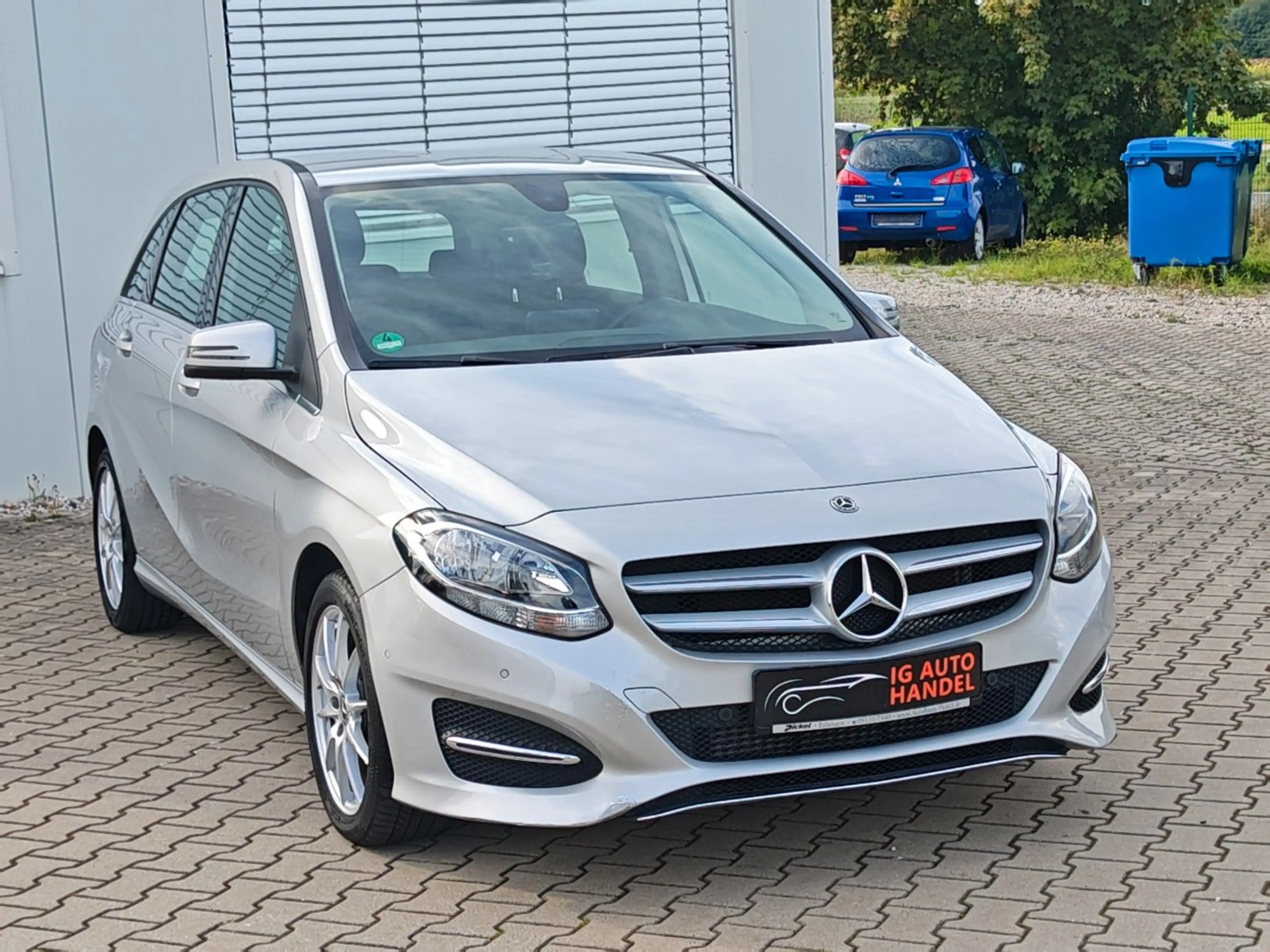 Mercedes-Benz B 180 Navi Sitzheizung 8 Fachbereift Tüv Neu — photo 6