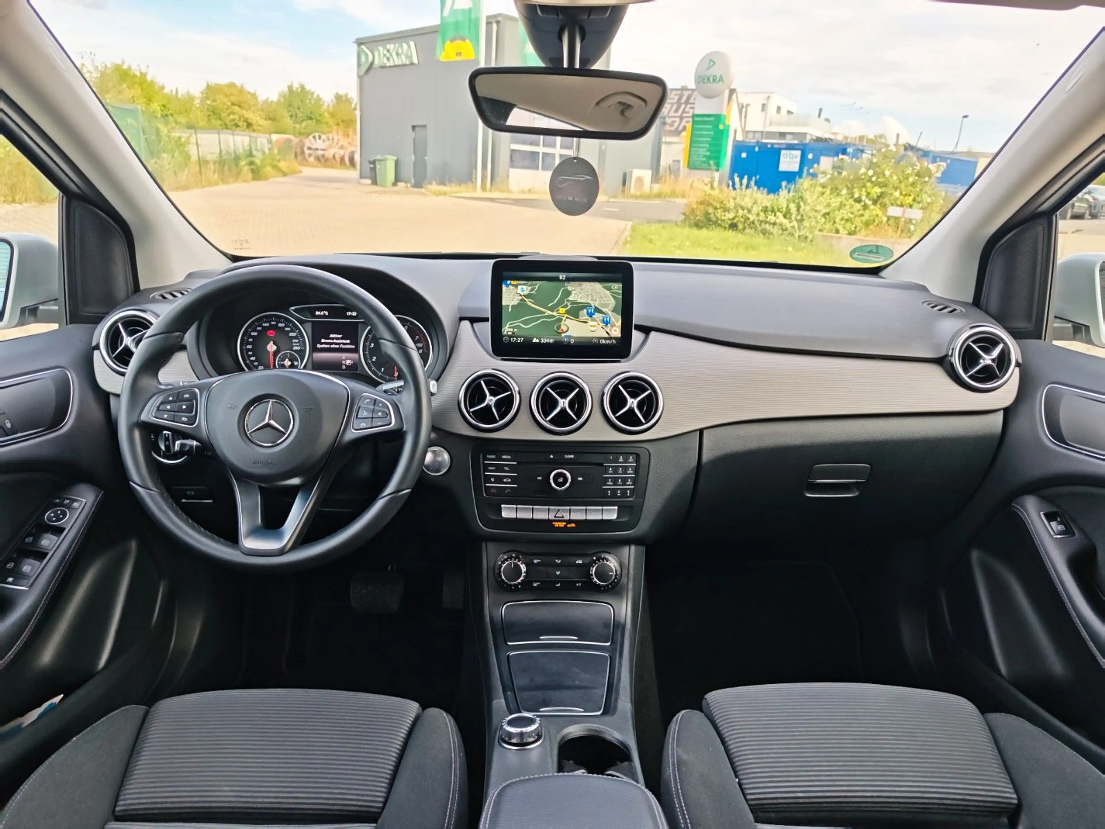 Mercedes-Benz B 180 Navi Sitzheizung 8 Fachbereift Tüv Neu — photo 9
