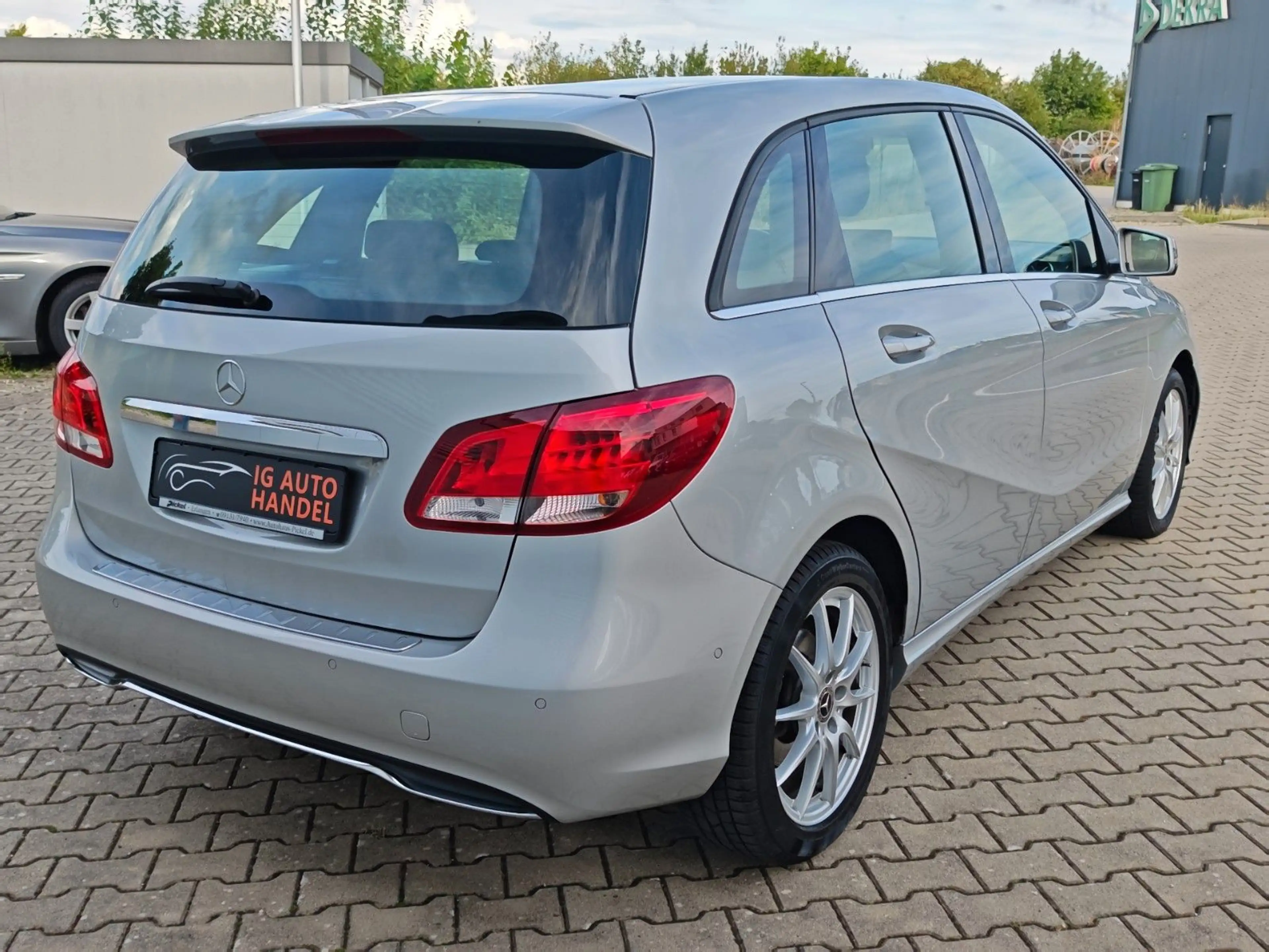 Mercedes-Benz B 180 Navi Sitzheizung 8 Fachbereift Tüv Neu — photo 4