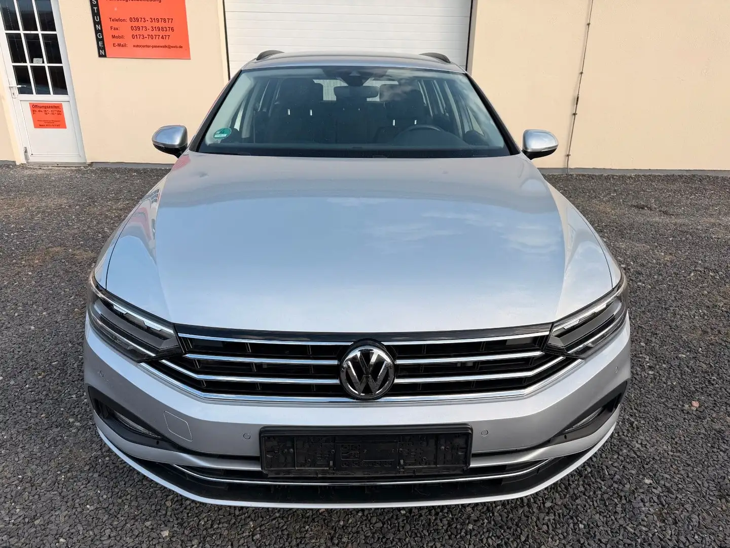 Volkswagen Passat Variant Business Automatik Silber - 2