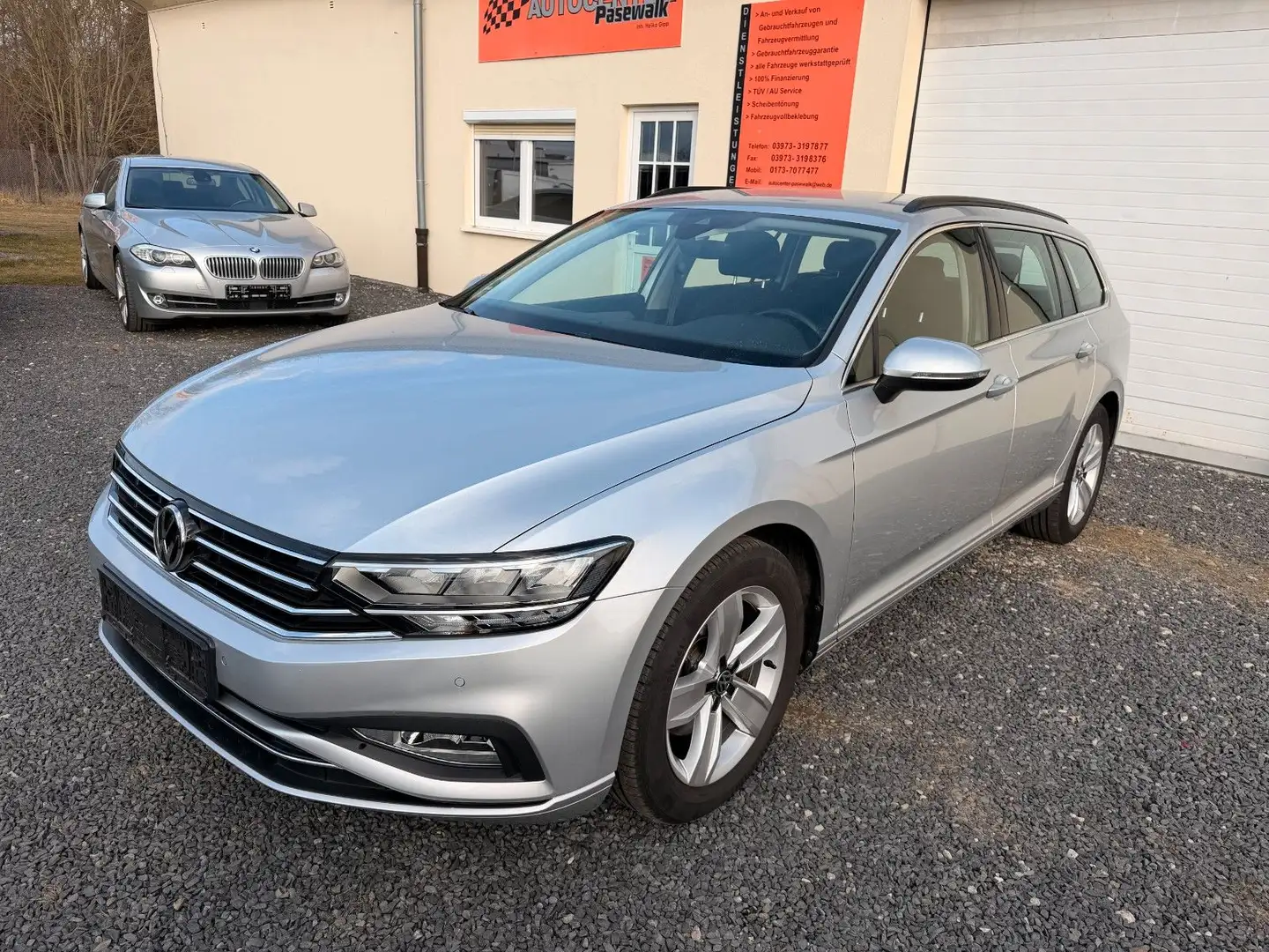 Volkswagen Passat Variant Business Automatik Silber - 1