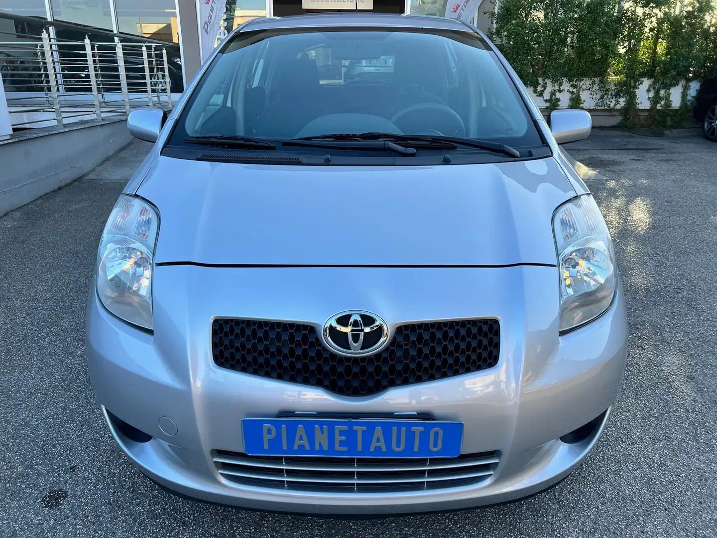 Toyota Yaris 5p 1.0 Now my10 ADATTA NEOPAT. Restyling PERF. Silber - 2