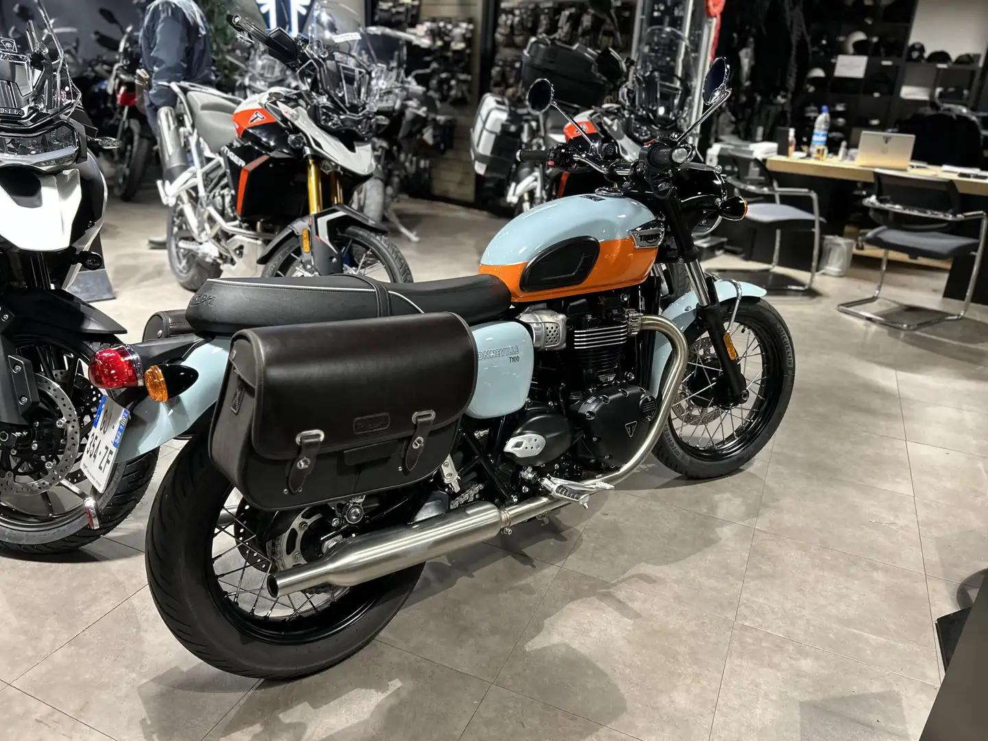 Triumph Bonneville T100 Bleu - 1