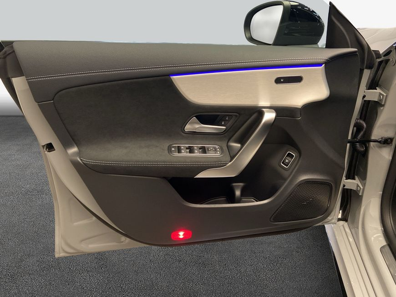 Mercedes-Benz CLA 180 CLA — photo 14