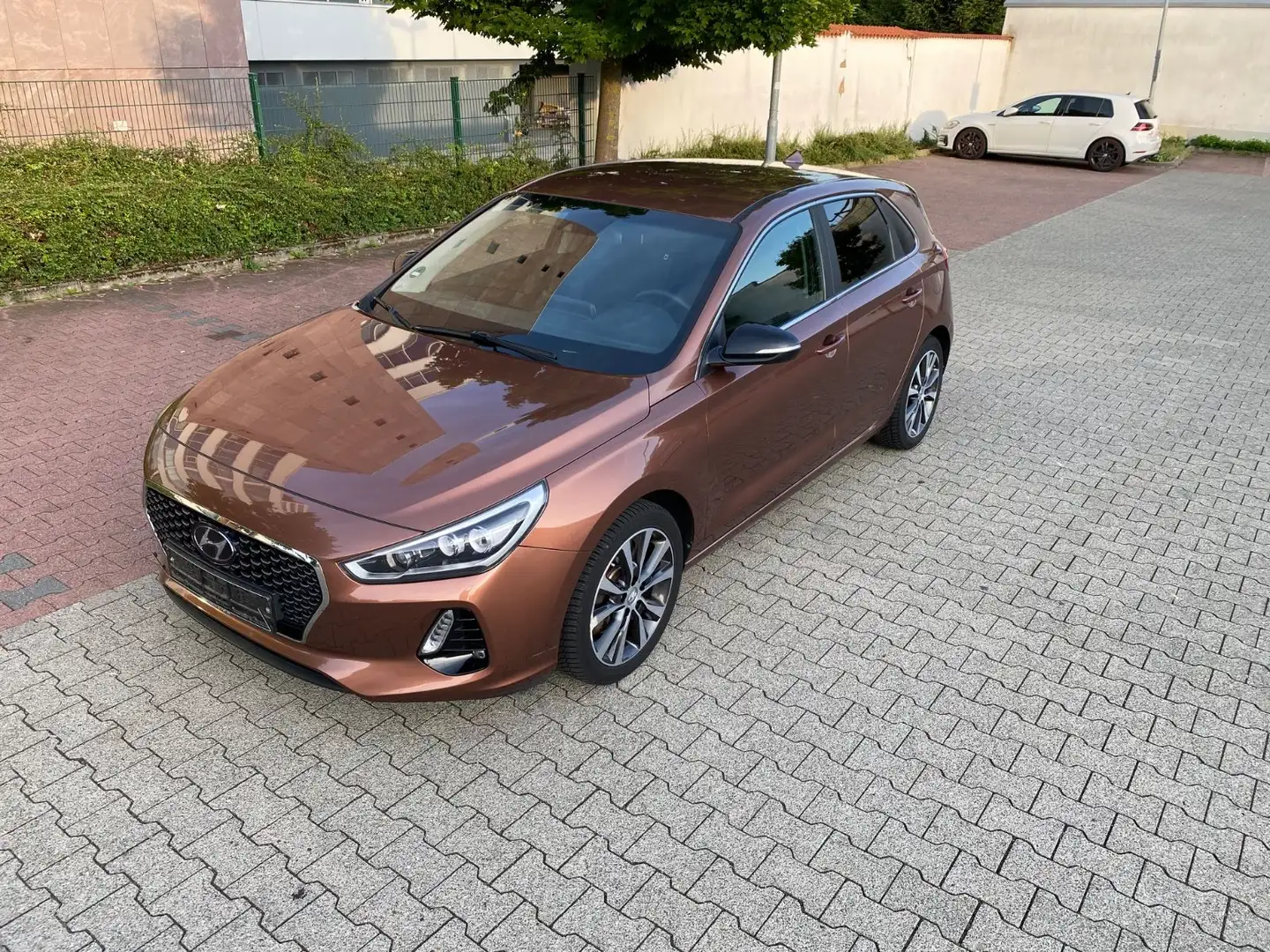 Hyundai i30 1.0 /Kamera/Spurhalte/Navi Brun - 1