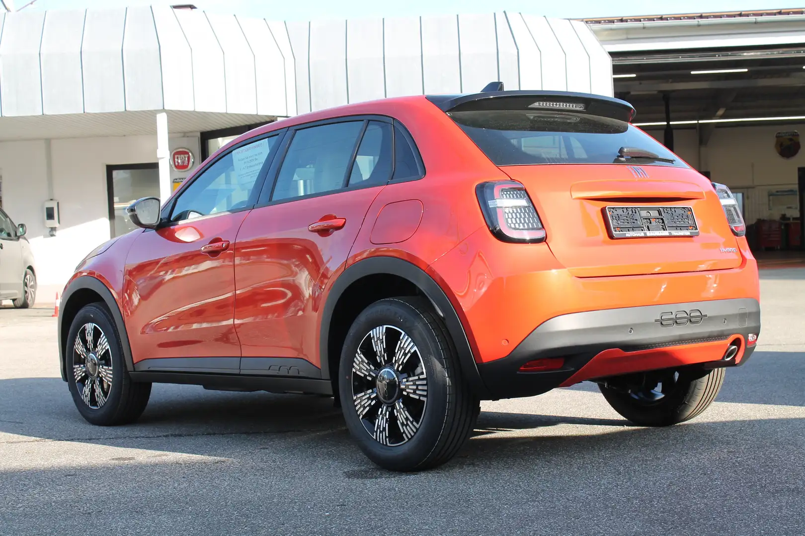 Fiat 600 Icon Hybrid 1.2 T3 81 kW (110 PS) DCT Orange - 2