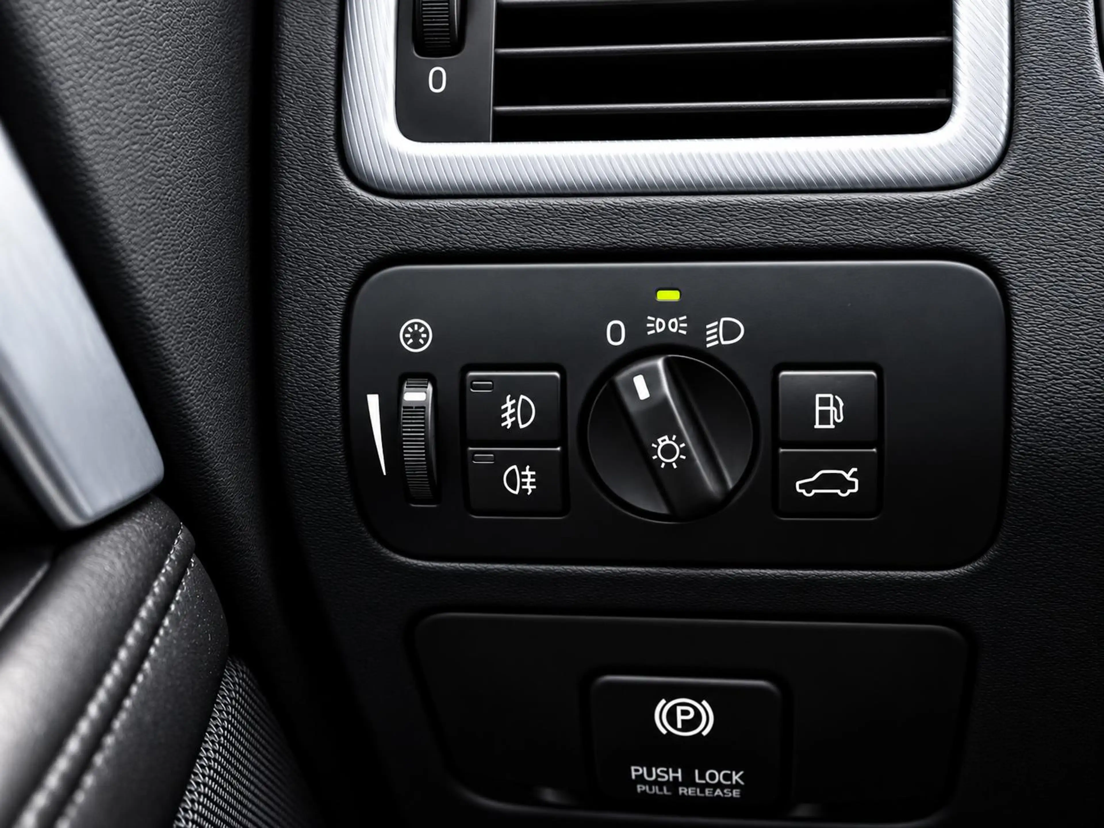 Volvo V70 2.0T R-Edition | Clima | Cruise | Leder | Stoelver — photo 22