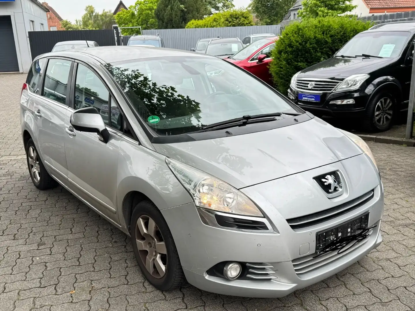 Peugeot 5008 Active*NAVI* 7 SITZER*ALU*KLIMATR* Grau - 2