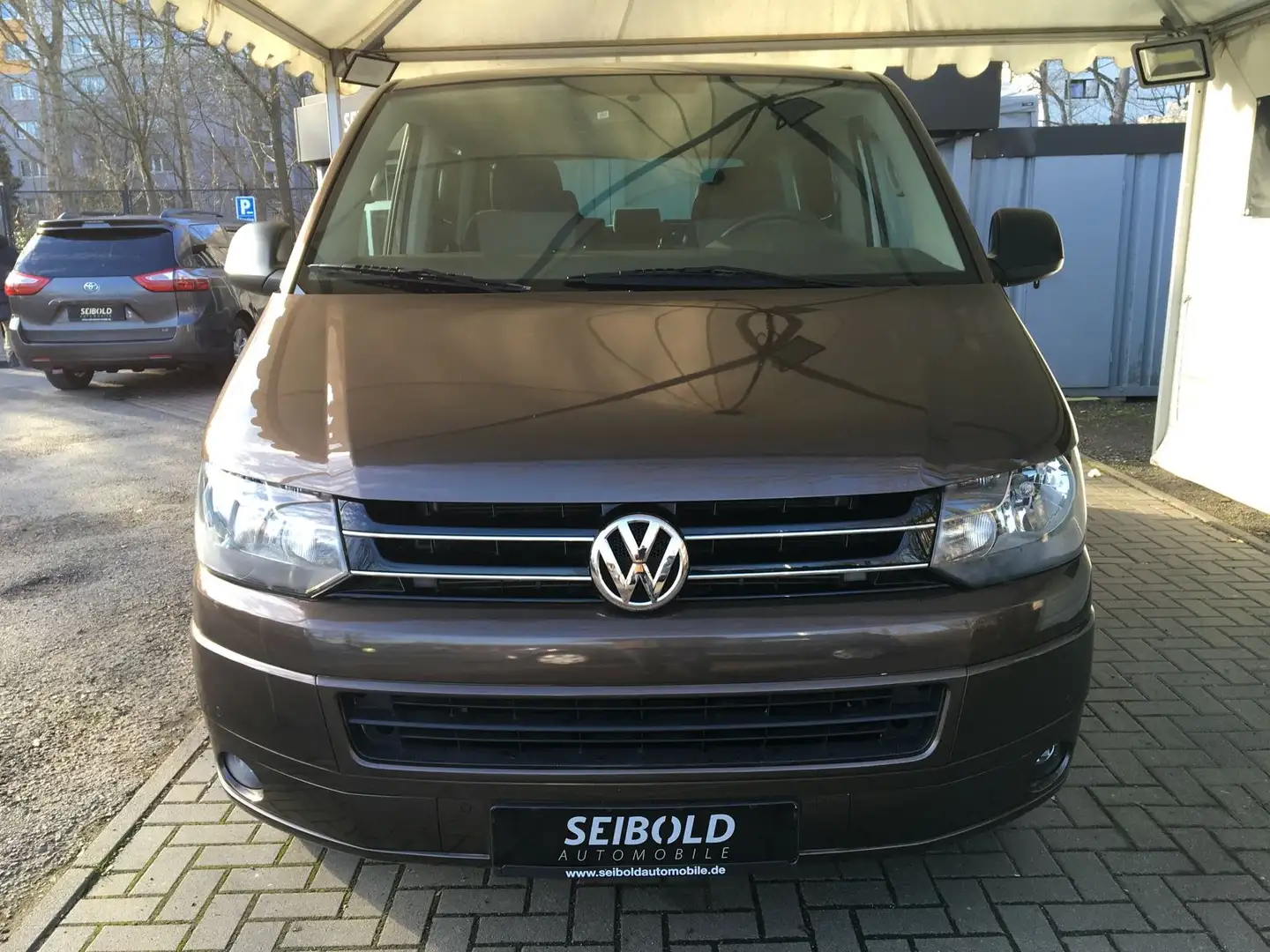 Volkswagen T5 Multivan 2.0TDI Bus Multiv.Startl/7-Sitze Marrón - 2