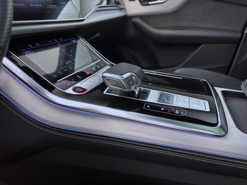 Audi SQ7 Q S LINE STDHZG PANO AHK MATRIX NAVI+ — photo 15