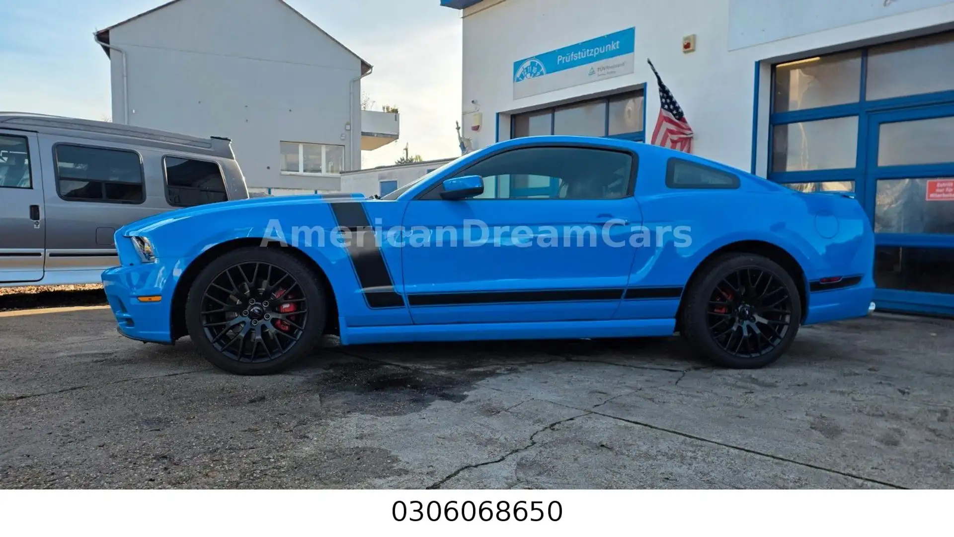 Ford Mustang Blau - 2