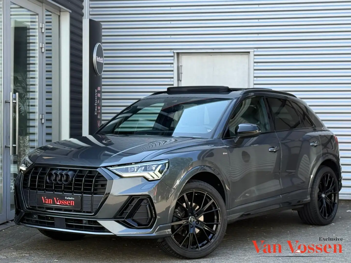 Audi Q3 35 TFSI 3x S-Line|Pano|Camera|Matrix|Sfeerverlicht Grijs - 1