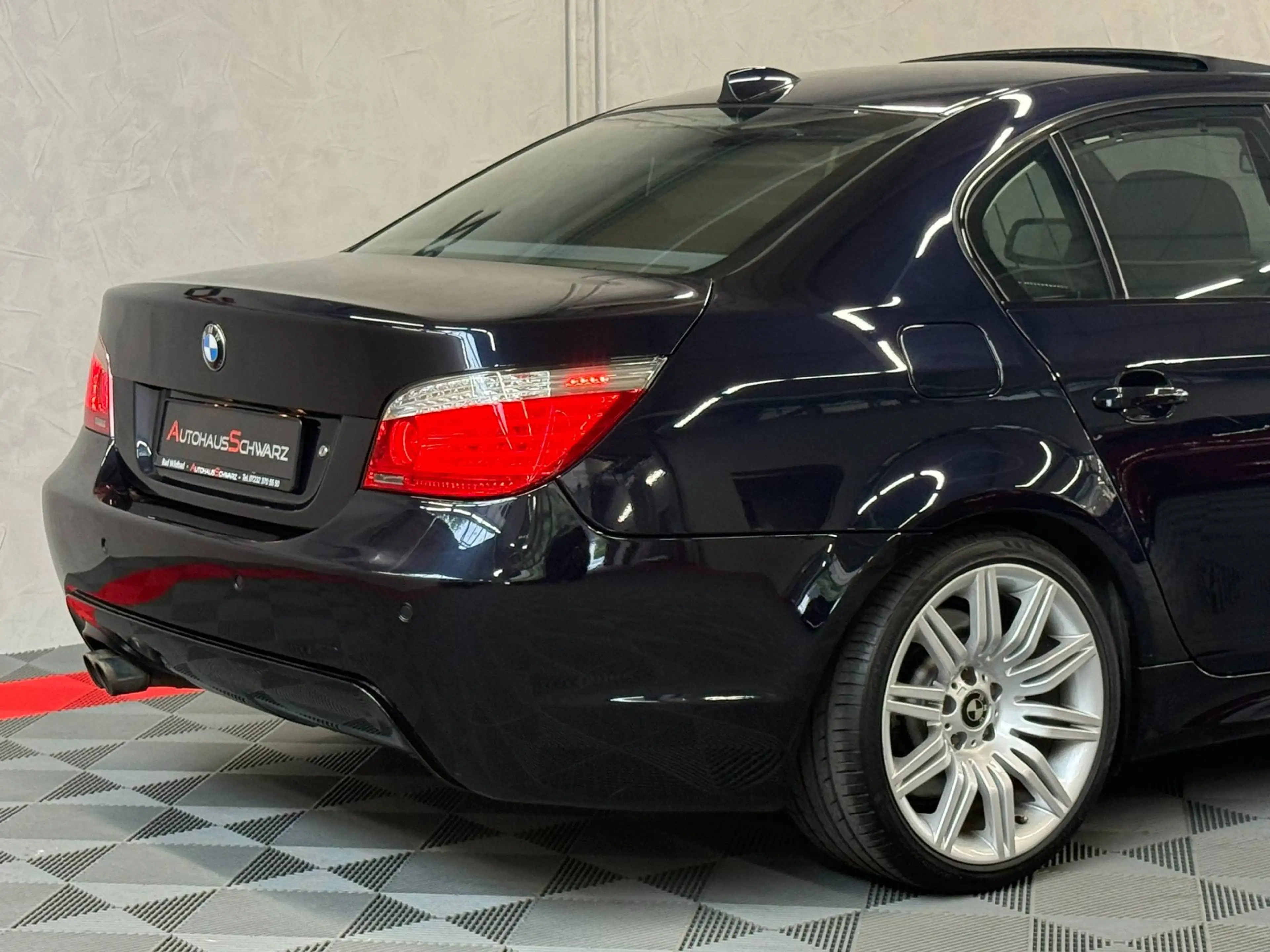 BMW 550 550i Limousine M-Paket Schalter S-Dach HuD Leder — photo 11