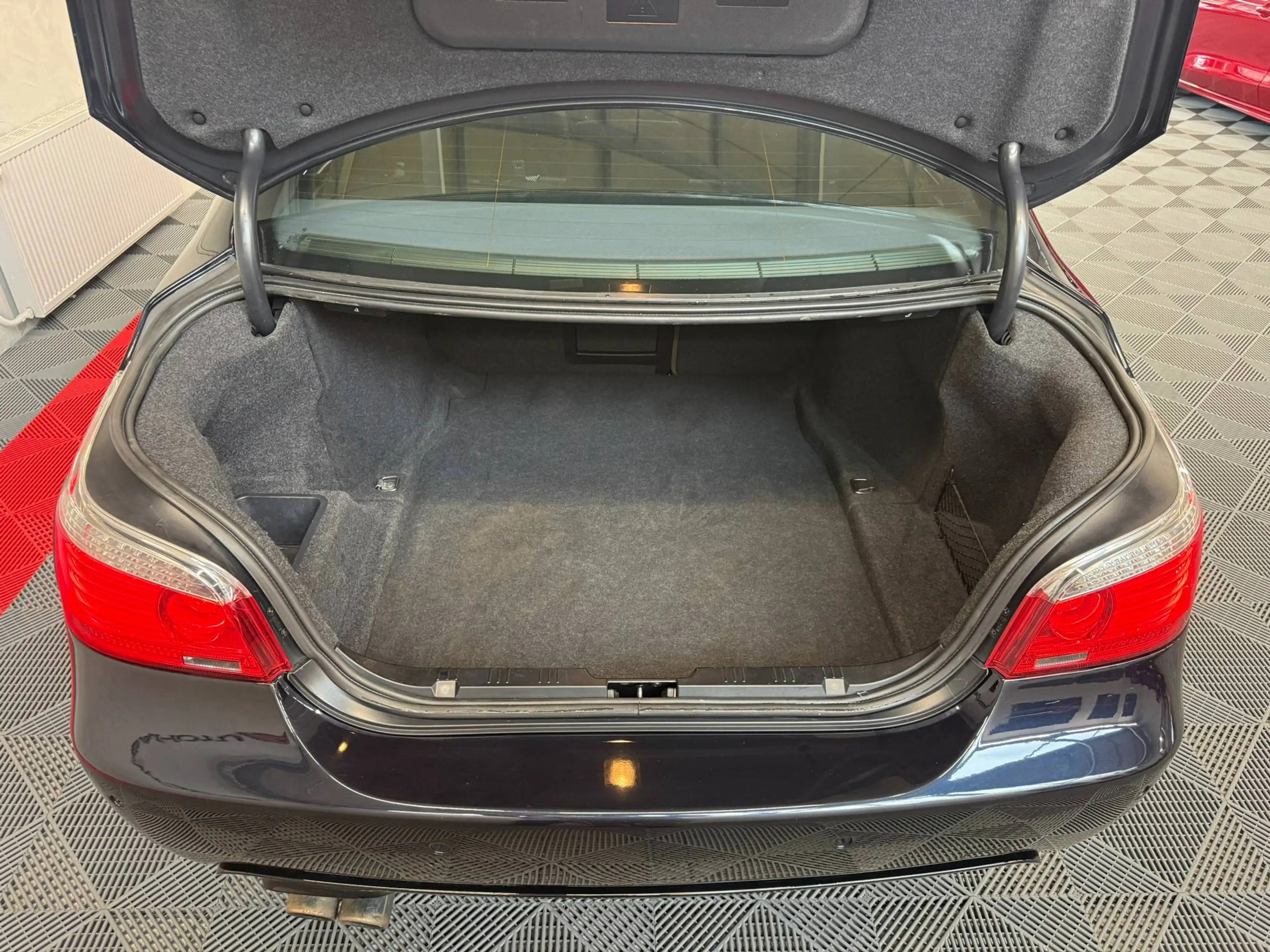 BMW 550 550i Limousine M-Paket Schalter S-Dach HuD Leder — photo 13