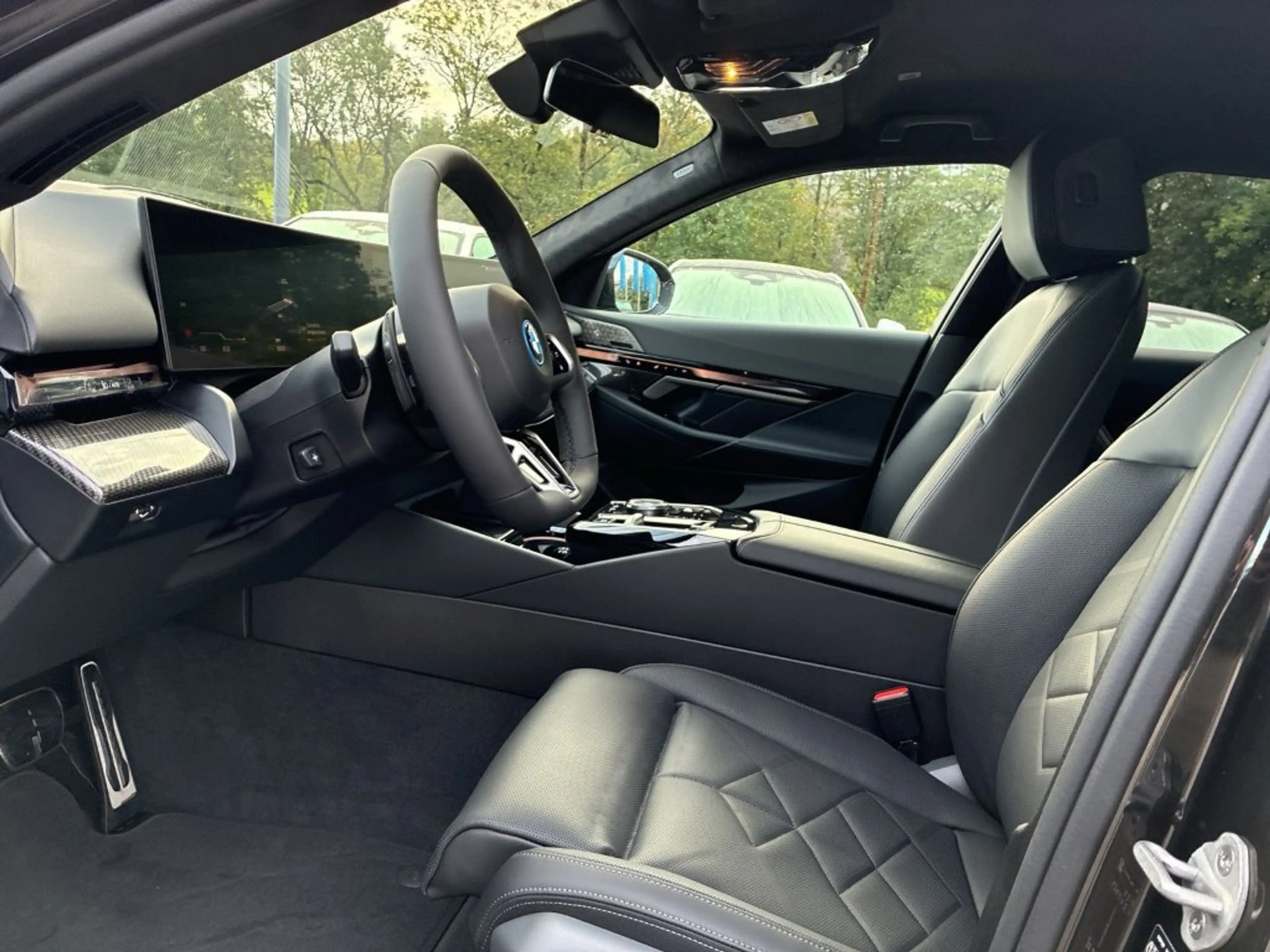 BMW i5 xDrive40 — photo 10