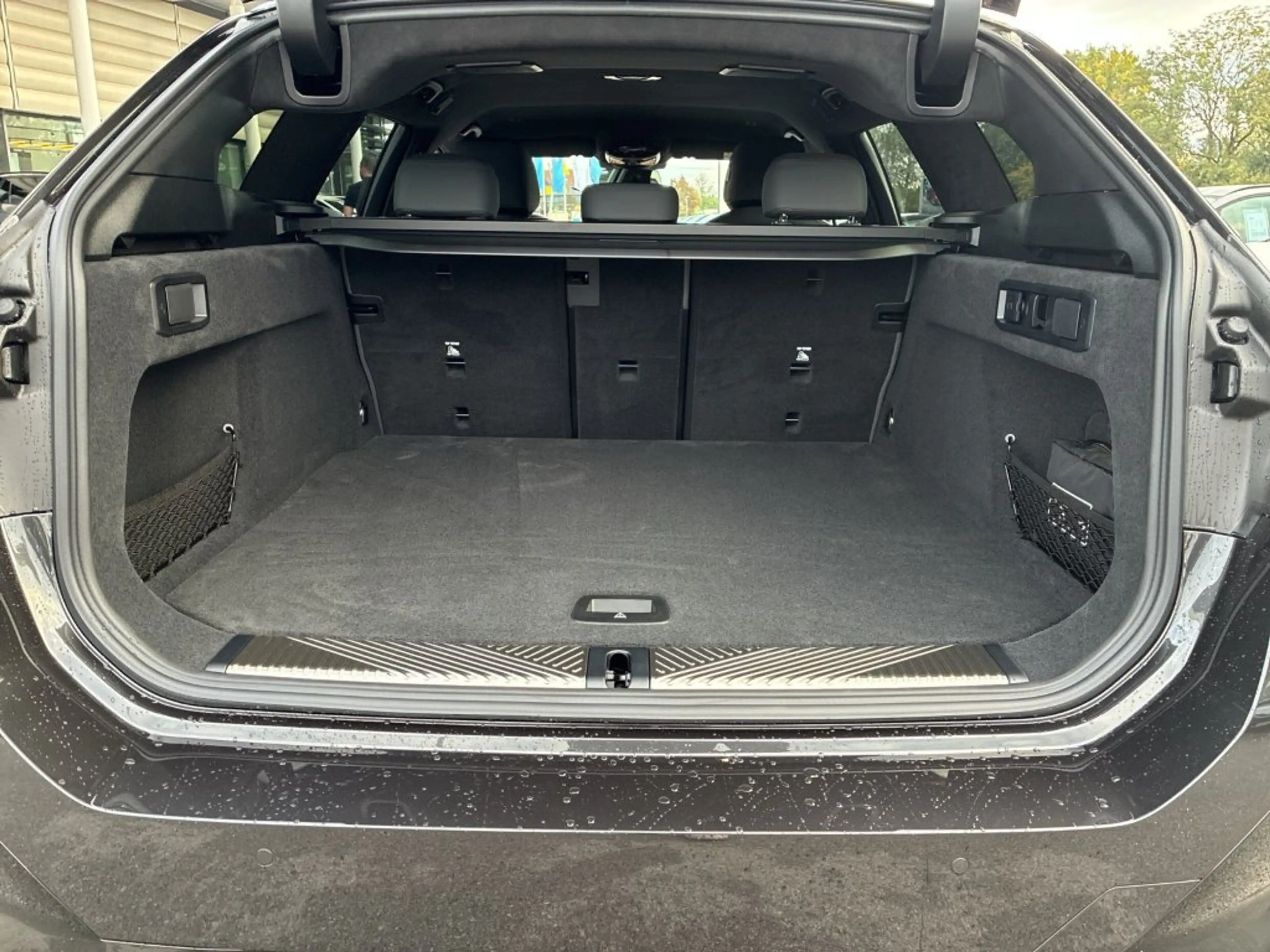 BMW i5 xDrive40 — photo 13