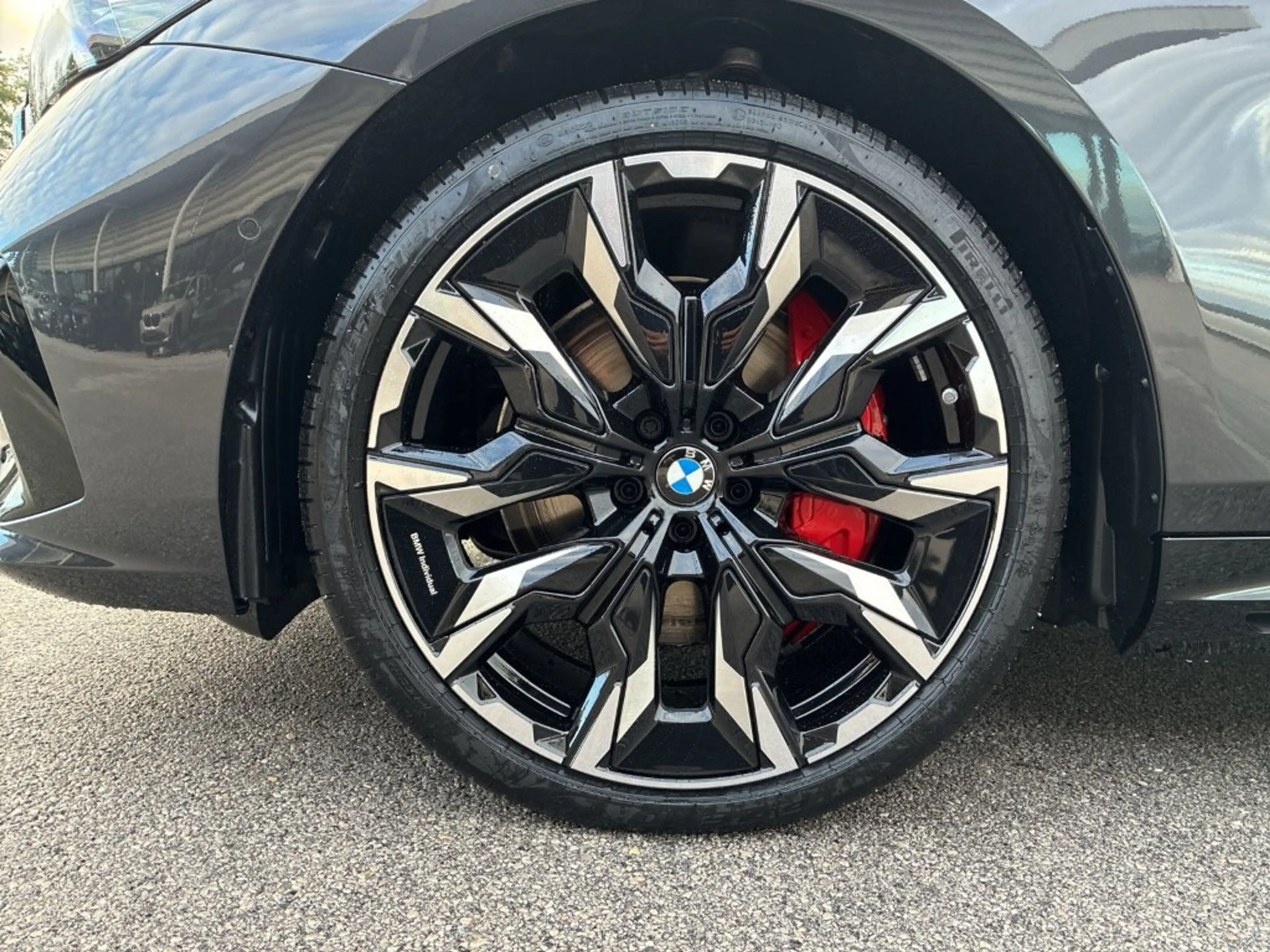 BMW i5 xDrive40 — photo 11