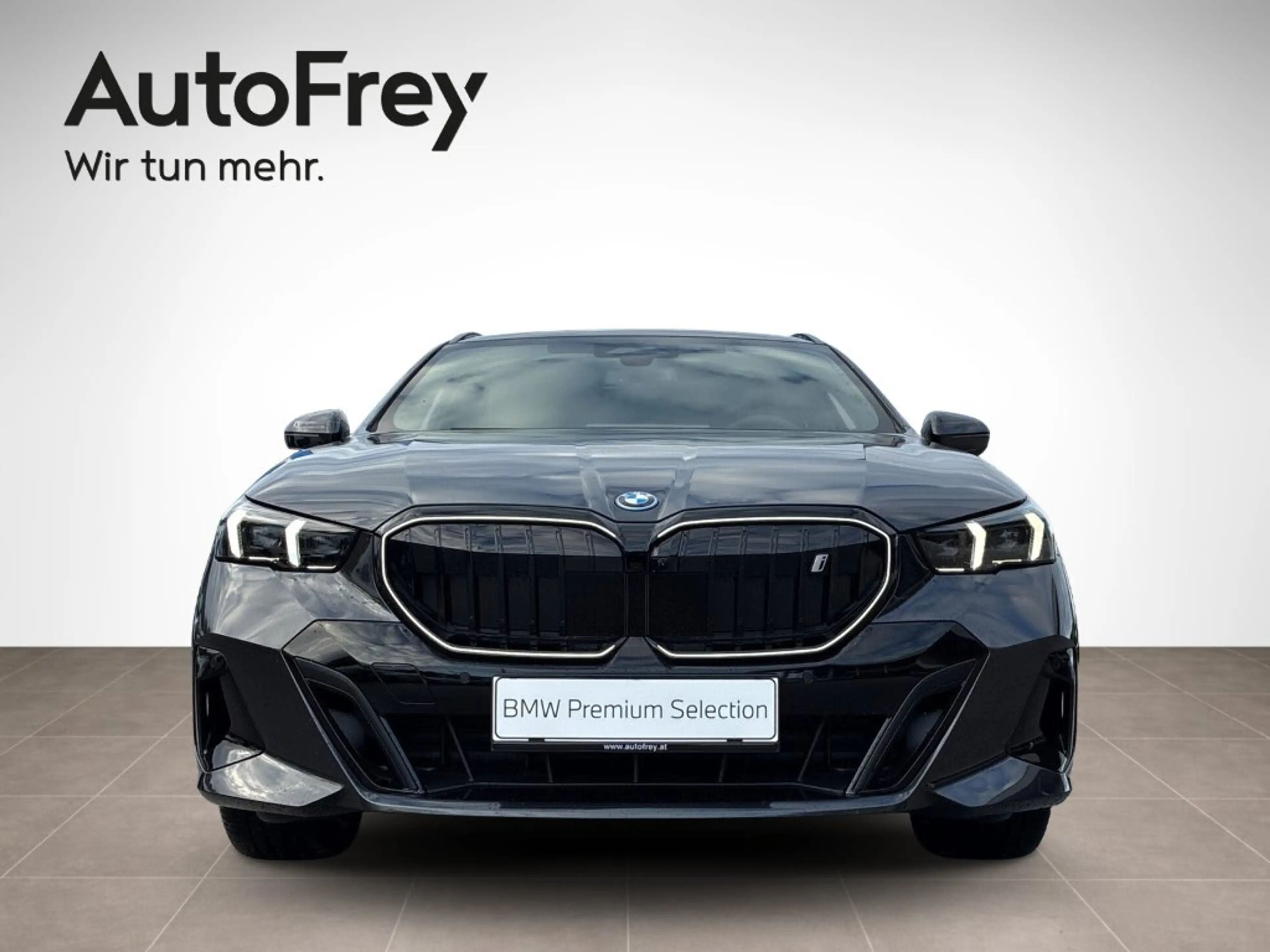 BMW i5 xDrive40 — photo 2