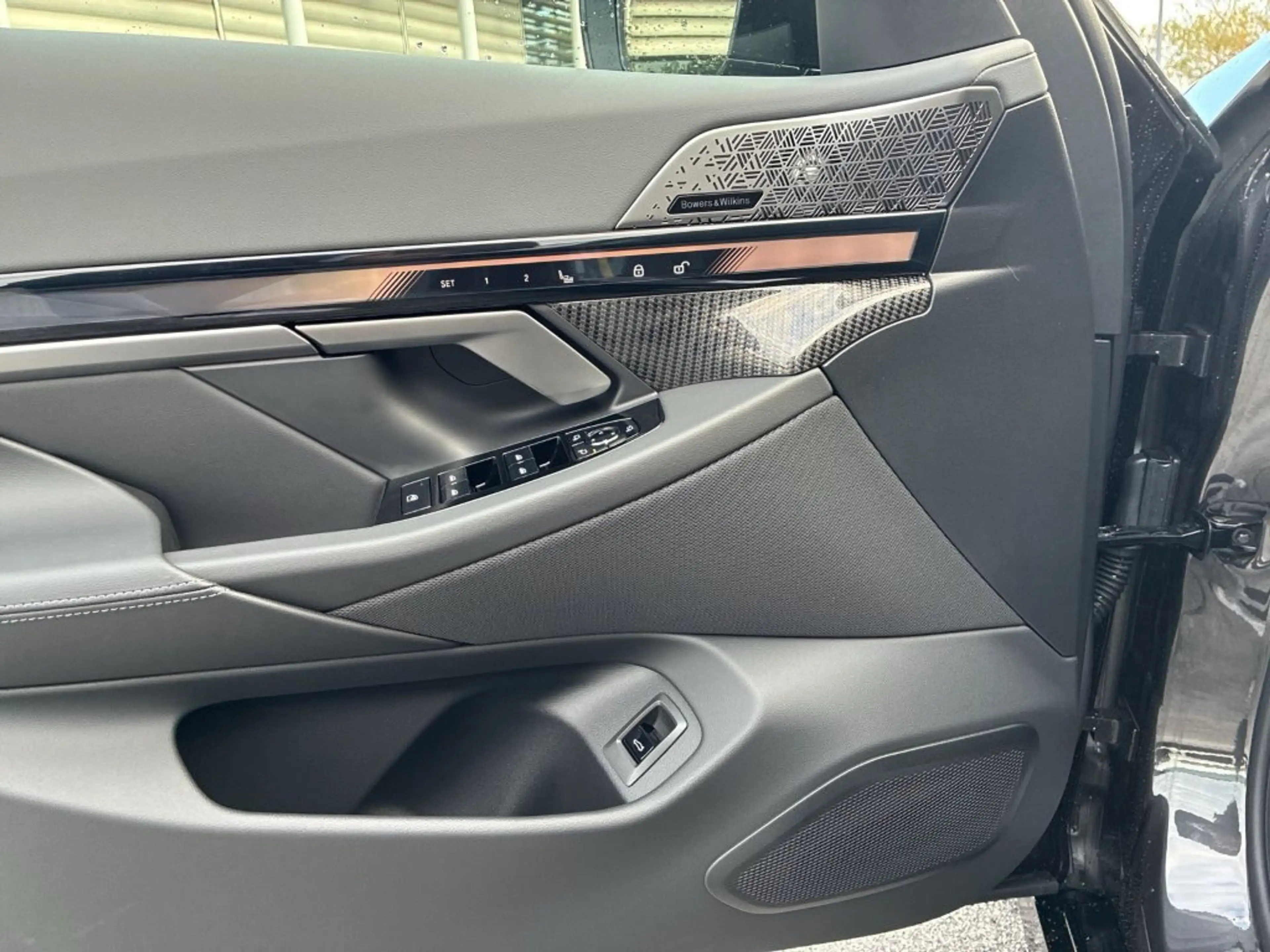 BMW i5 xDrive40 — photo 9