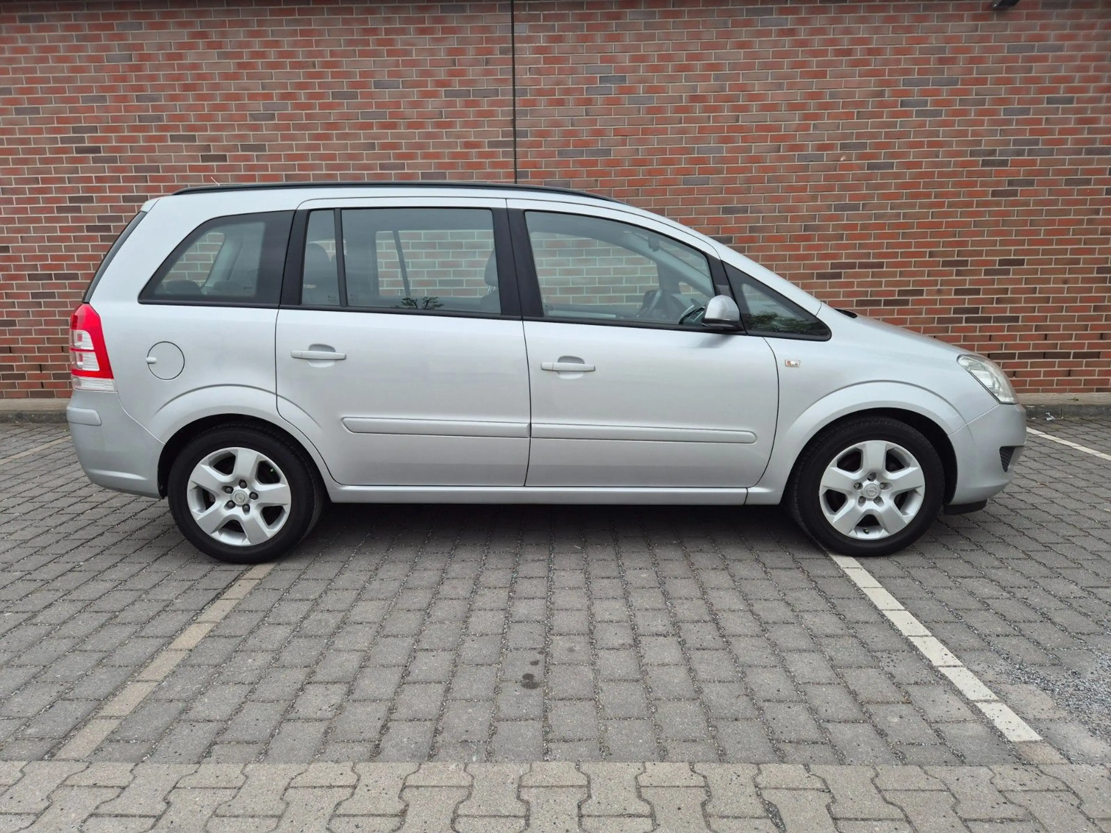 Opel Zafira B Edition, TÜV NEU - 2.HAND - SCHECKHEFT — photo 6