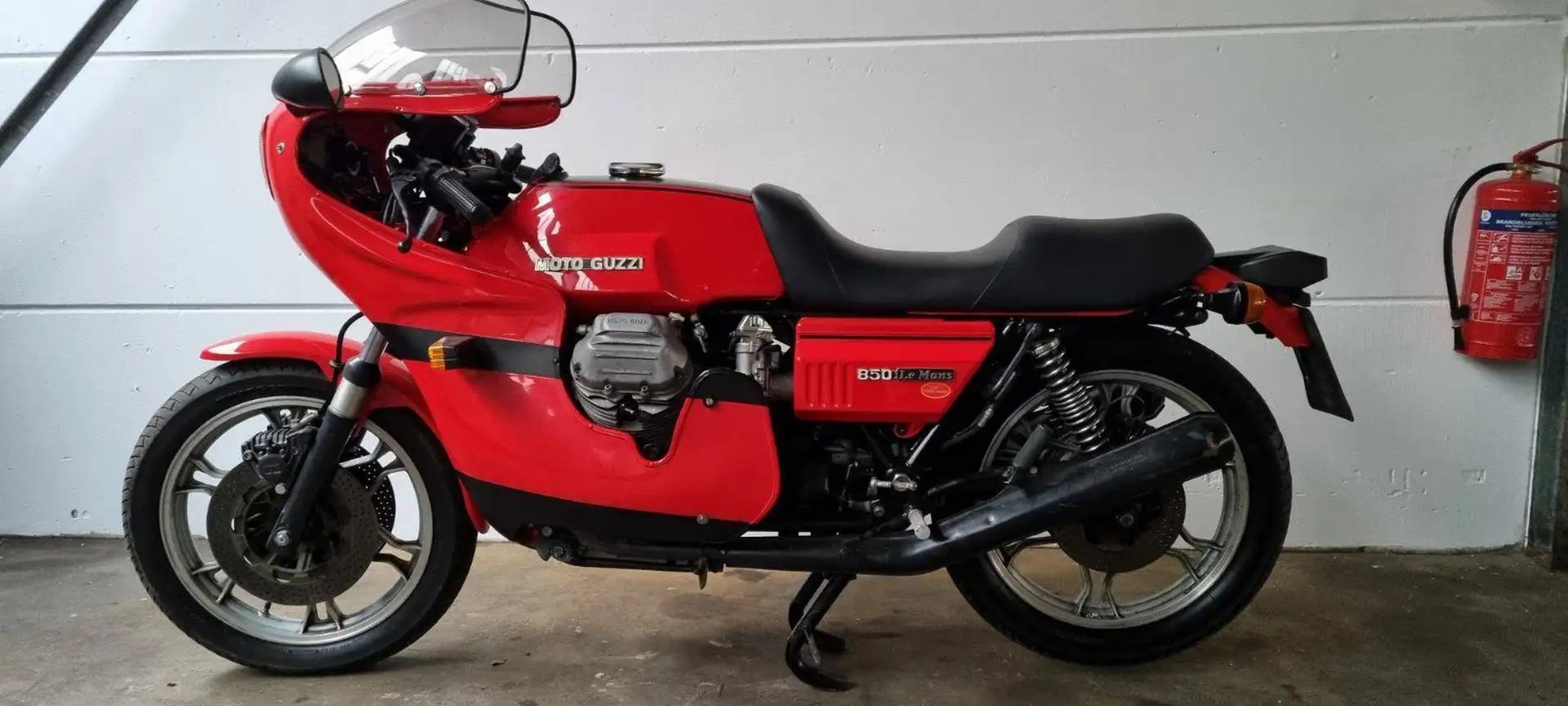 Moto Guzzi Le Mans I Rouge - 1