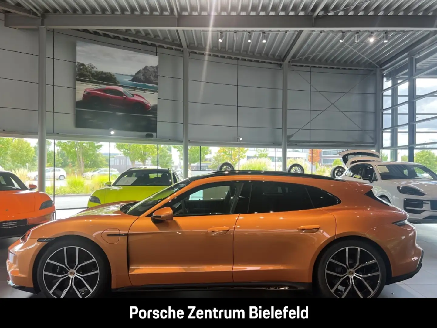 Porsche Taycan GTS Sport Turismo  Nordischgold Head-Up Gold - 2