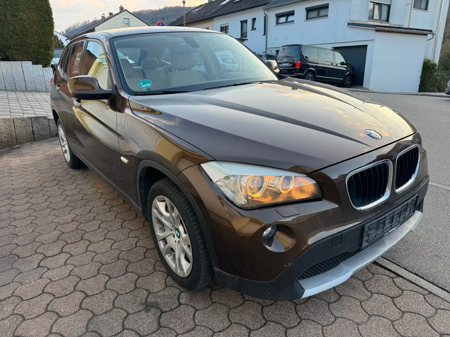 BMW X1 BMW X1 20 d xDrive MFL PDC Xenon 2.Hand Euro5 Braun - 2