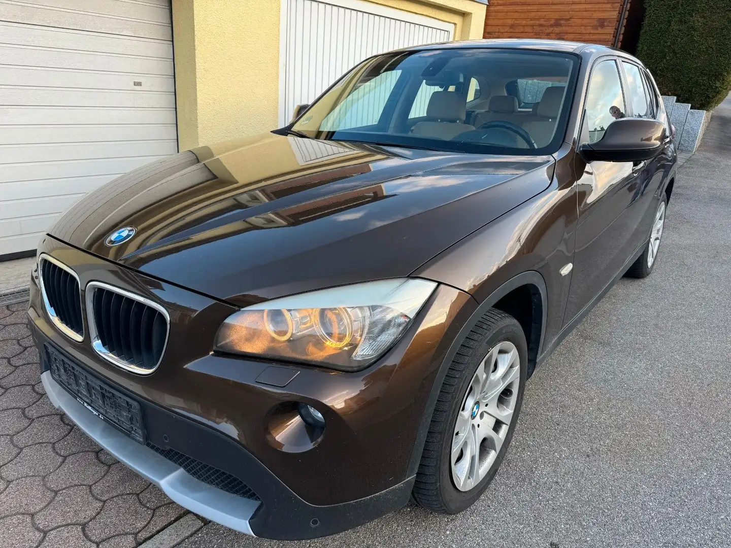 BMW X1 BMW X1 20 d xDrive MFL PDC Xenon 2.Hand Euro5 Braun - 1