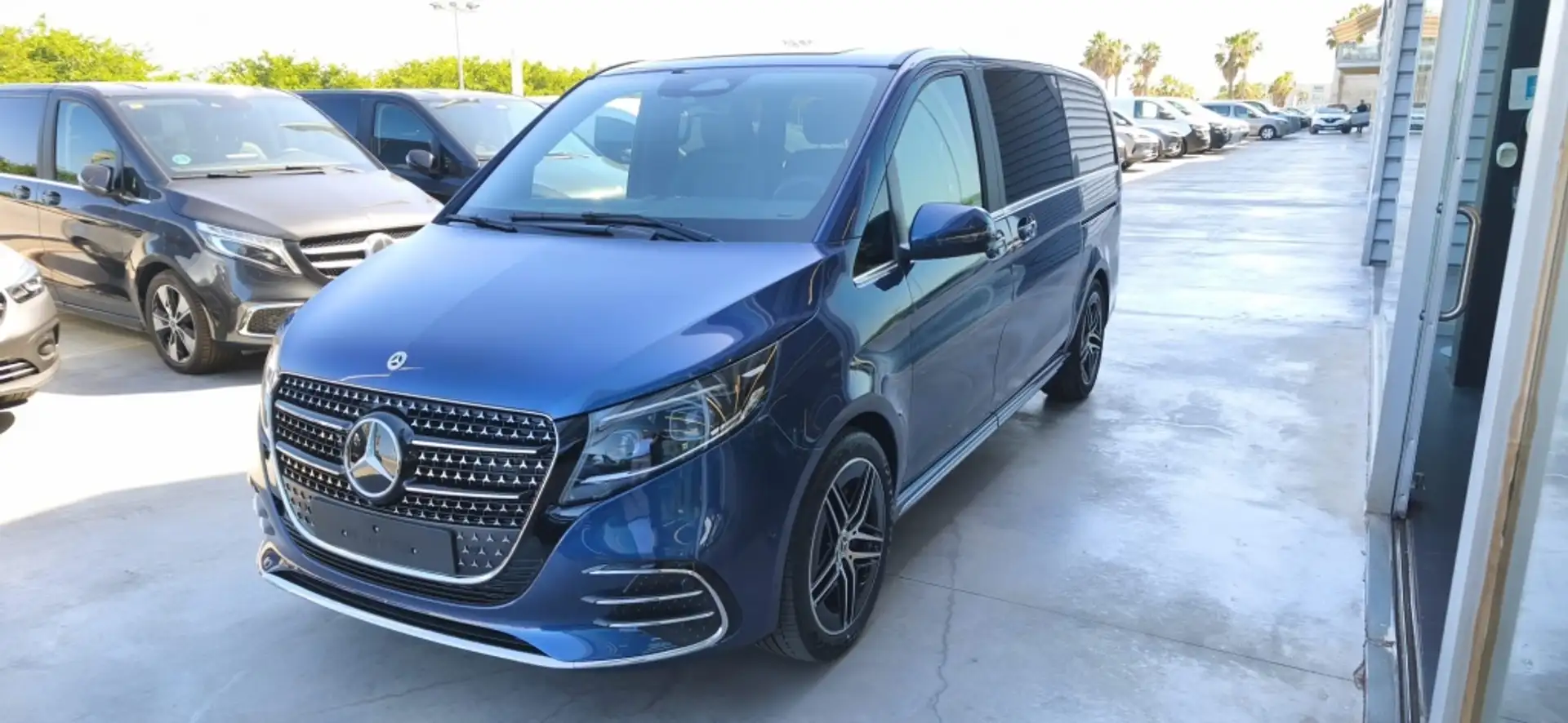 Mercedes-Benz V 300d Largo Avantgarde Azul - 1