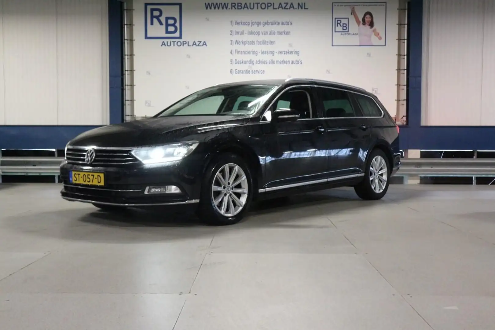 Volkswagen Passat Variant 1.6 TDI Highline / LEER / AUTOMAAT / BLACK ON BLAC Negro - 1