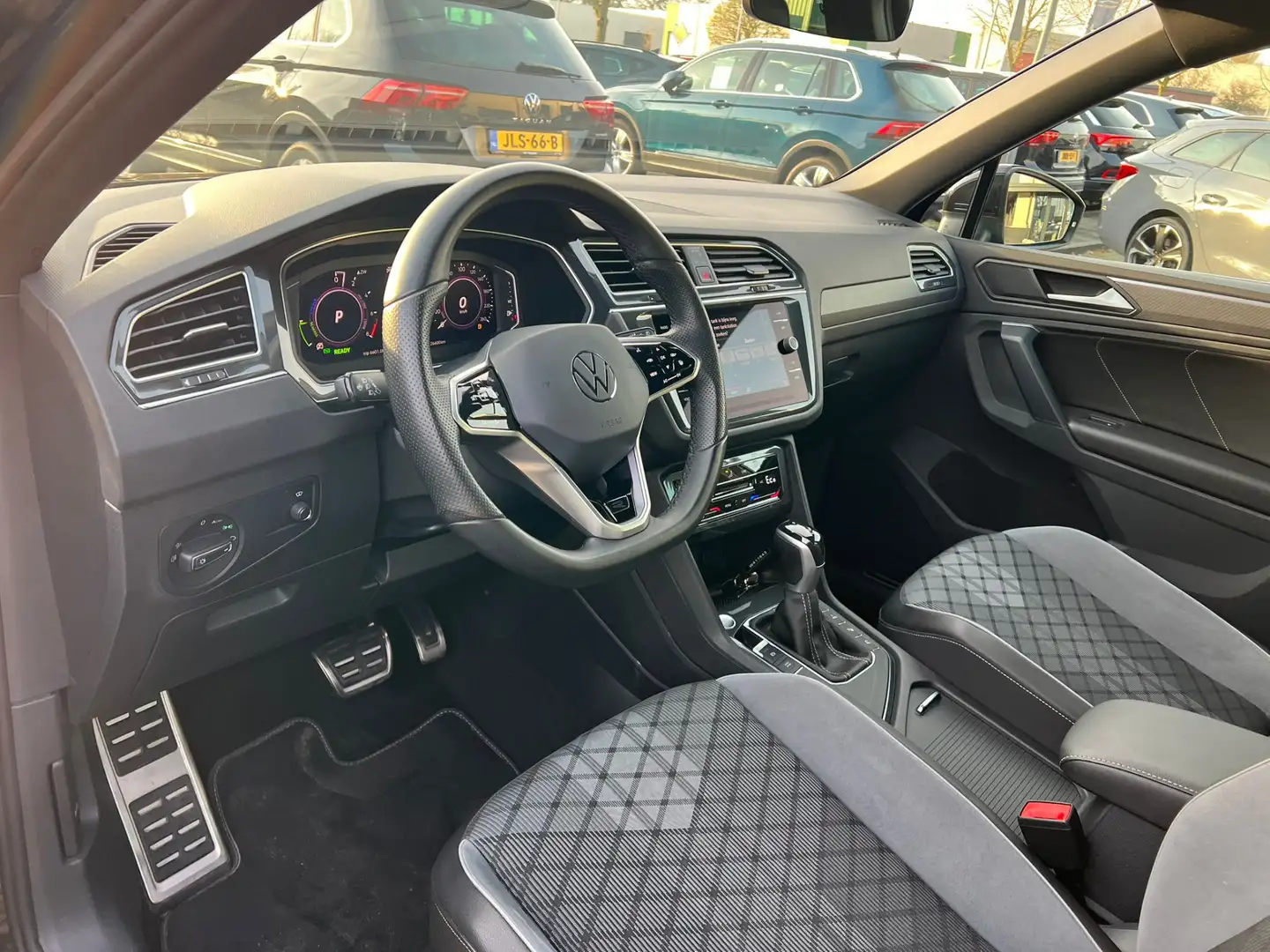 Volkswagen Tiguan 1.4 TSI eHybrid R-Line virtual cockpit, cruise, na Schwarz - 2