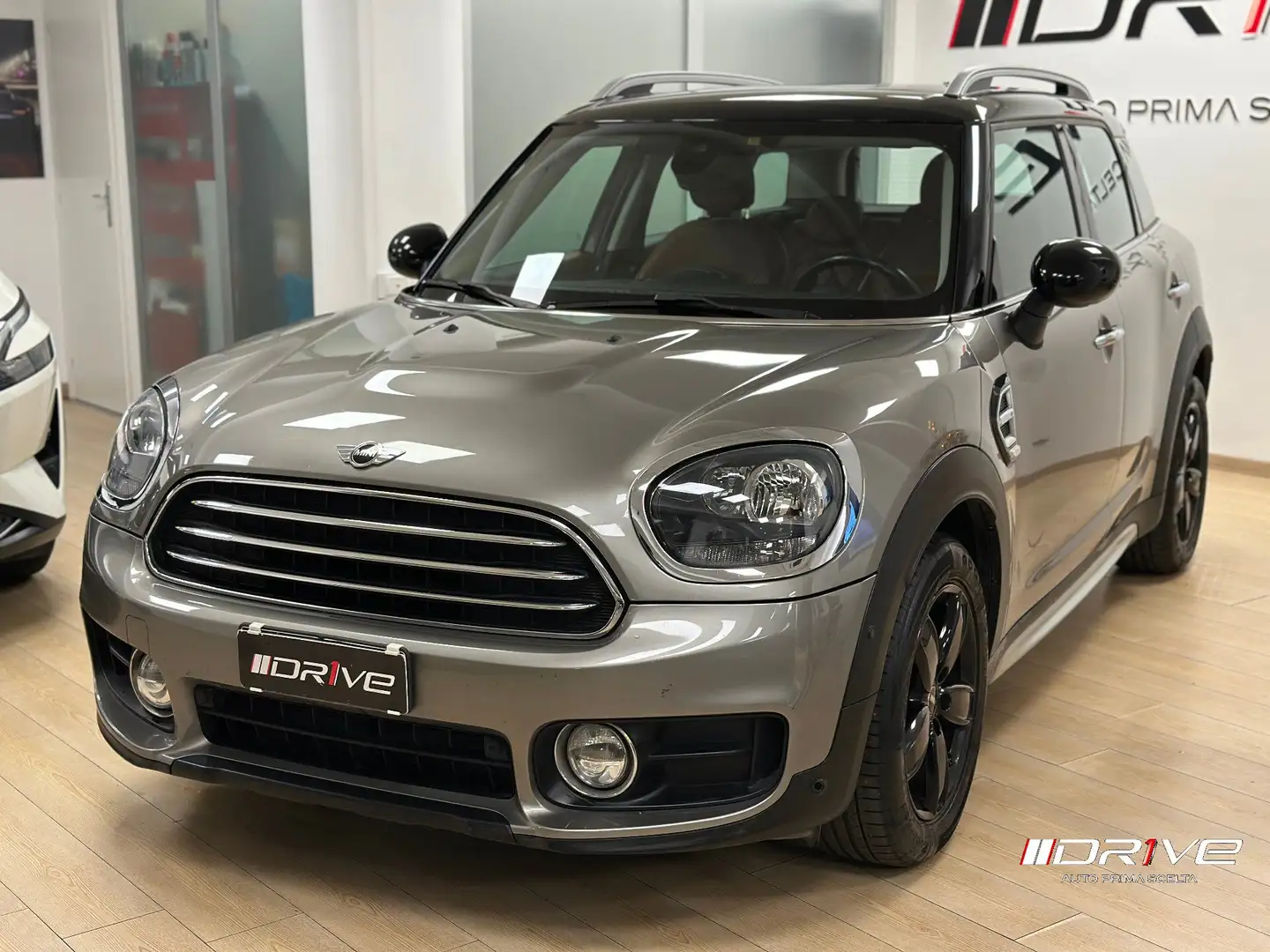 MINI Cooper D Countryman Mini 2.0 Cooper D Business Countryman Automatica Grijs - 1