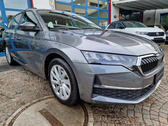 Skoda Octavia view 2