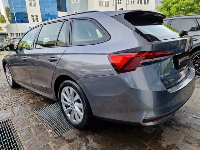 Skoda Octavia view 4