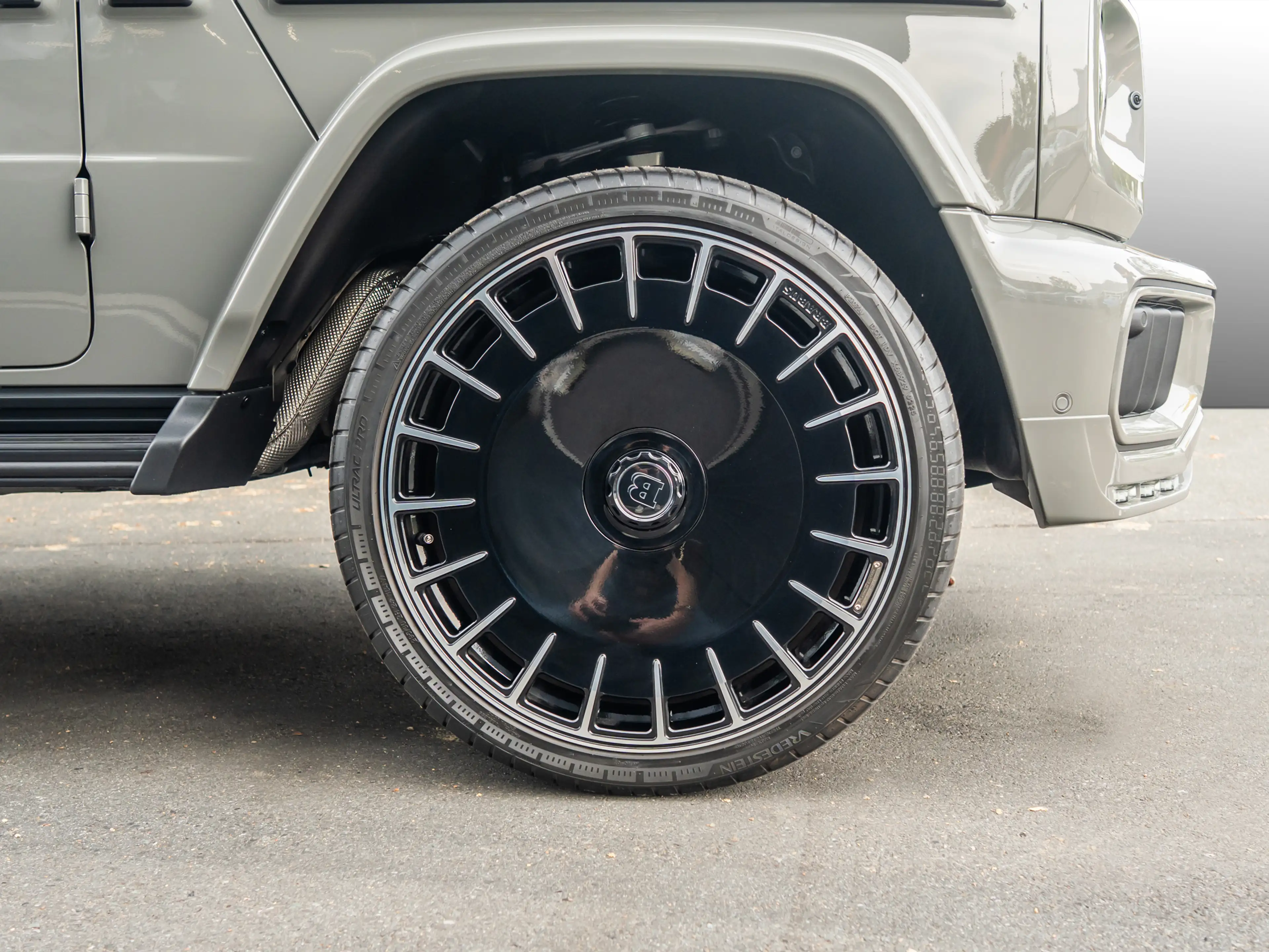 Mercedes-Benz G 63 AMG Brabus | ActiveRide Contr. | Night Pack — photo 11