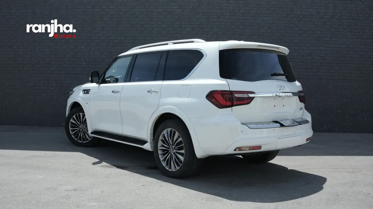 Infiniti QX80 снимка Infiniti QX80