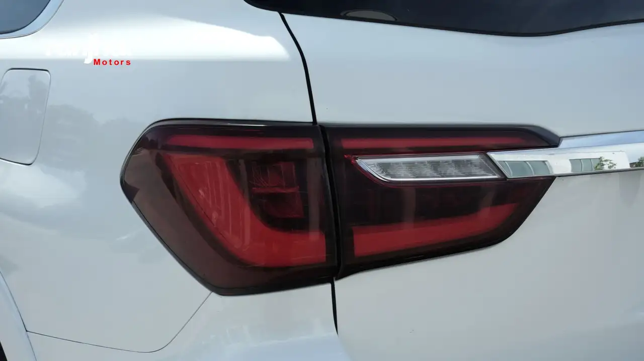 Infiniti QX80 снимка Infiniti QX80