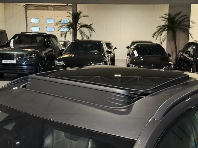 Audi Q3 view 4