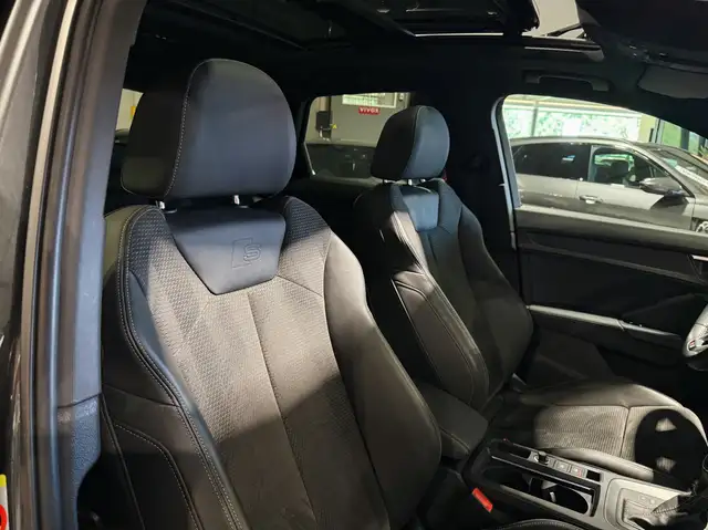 Audi Q3 view 5