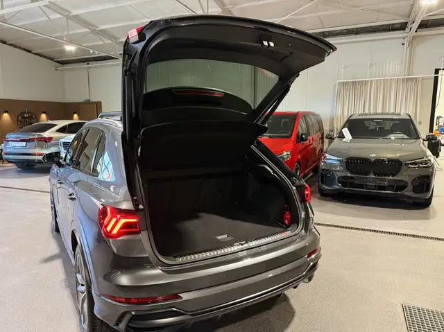 Audi Q3 view 11